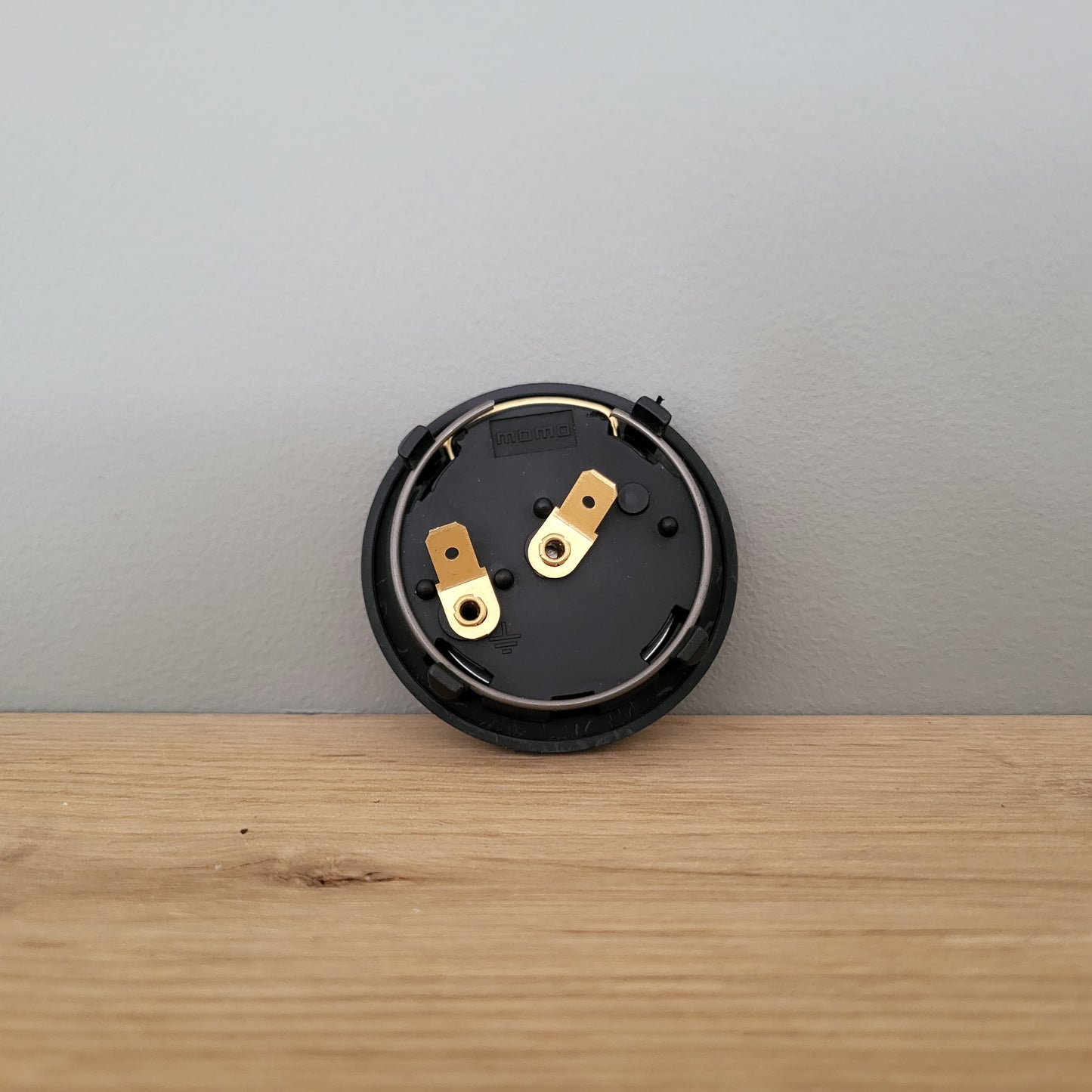 Momo horn push button - silver on black