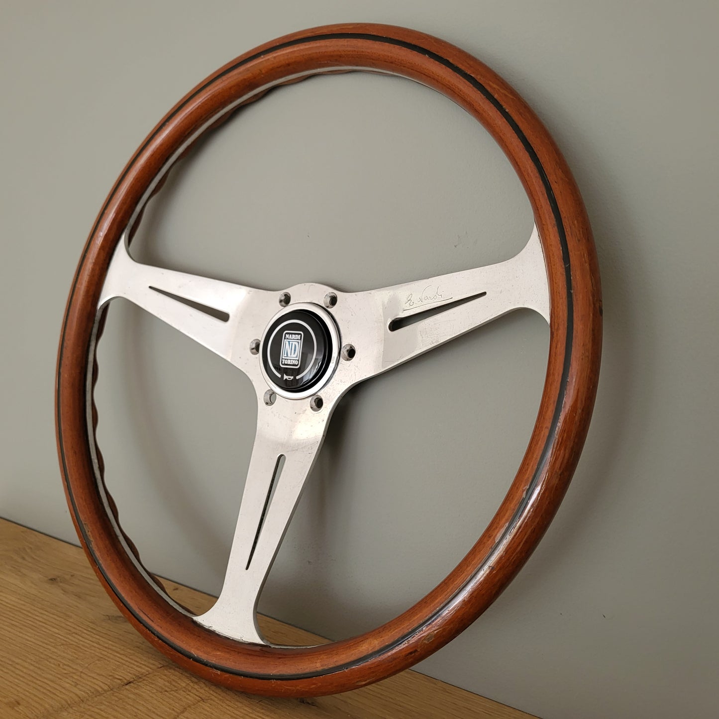 Nardi Classic mahogany wood steering wheel (1977)