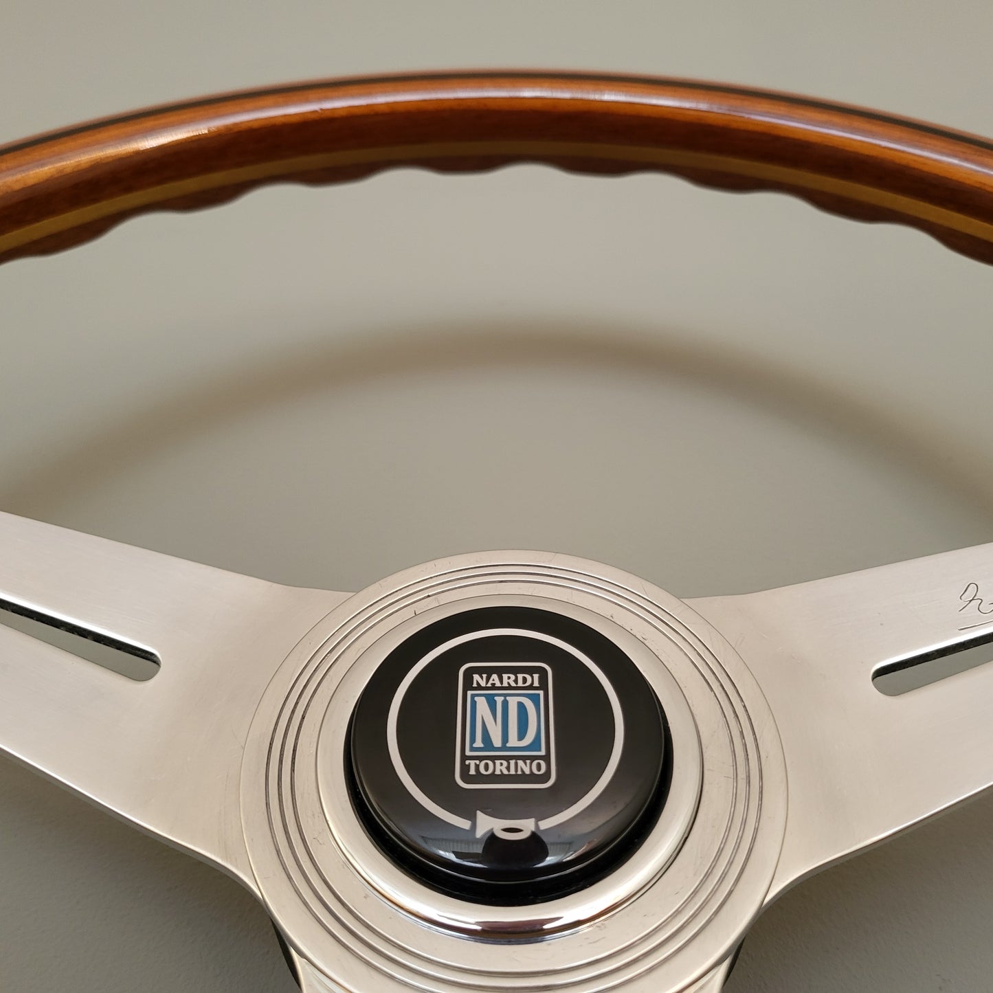 Nardi Classic mahogany wood steering wheel (1977)