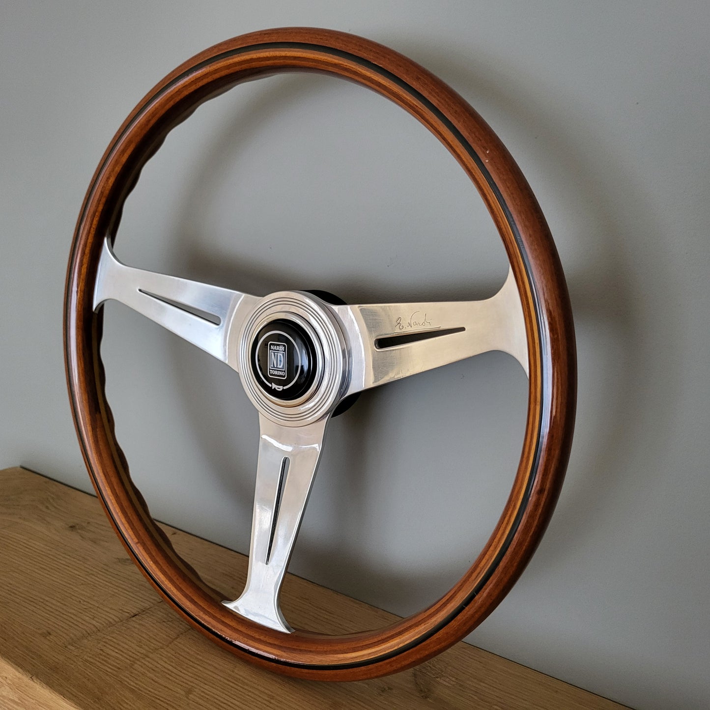 Nardi Classic mahogany wood steering wheel (1977)