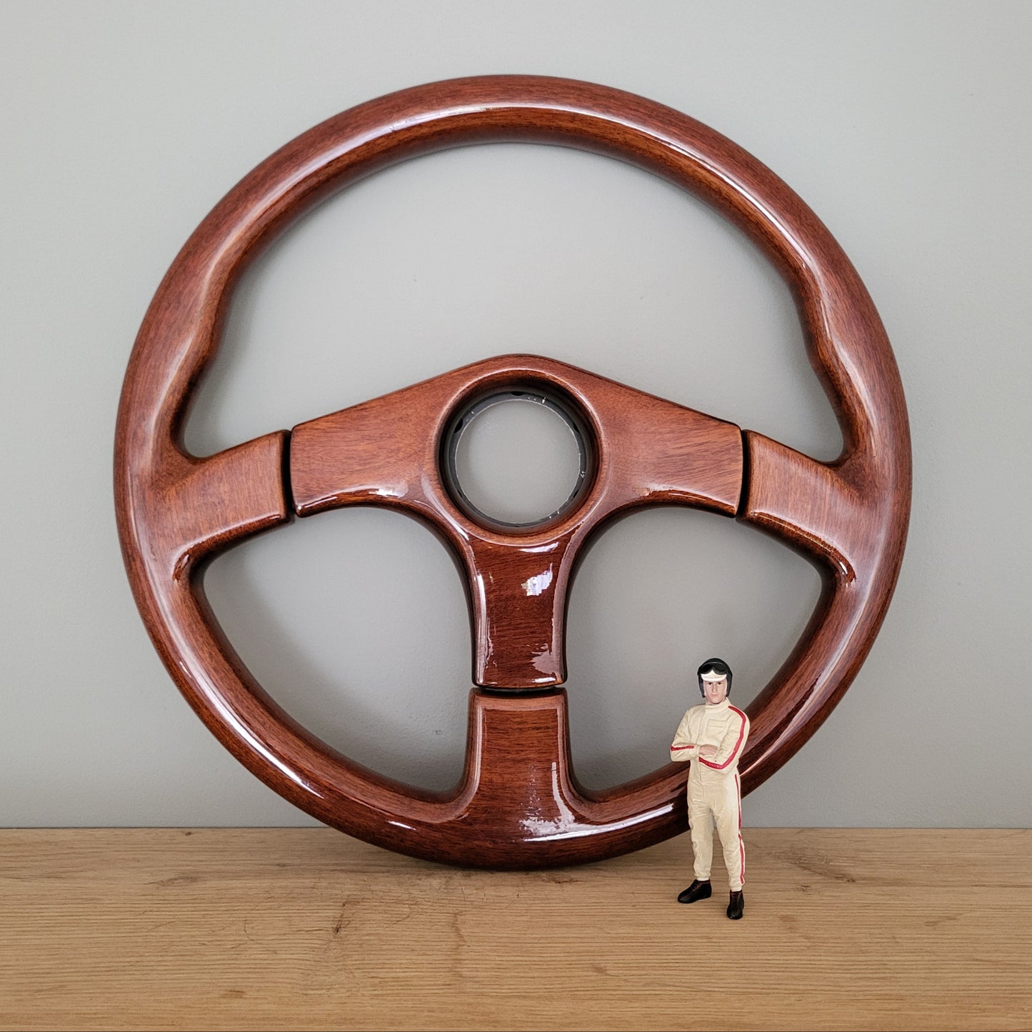 Classic wooden steering wheel Made in Italy (1990s) -NOS-