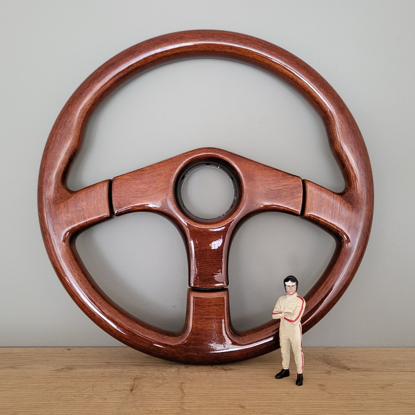 Classic wooden steering wheel Made in Italy (1990s) -NOS-