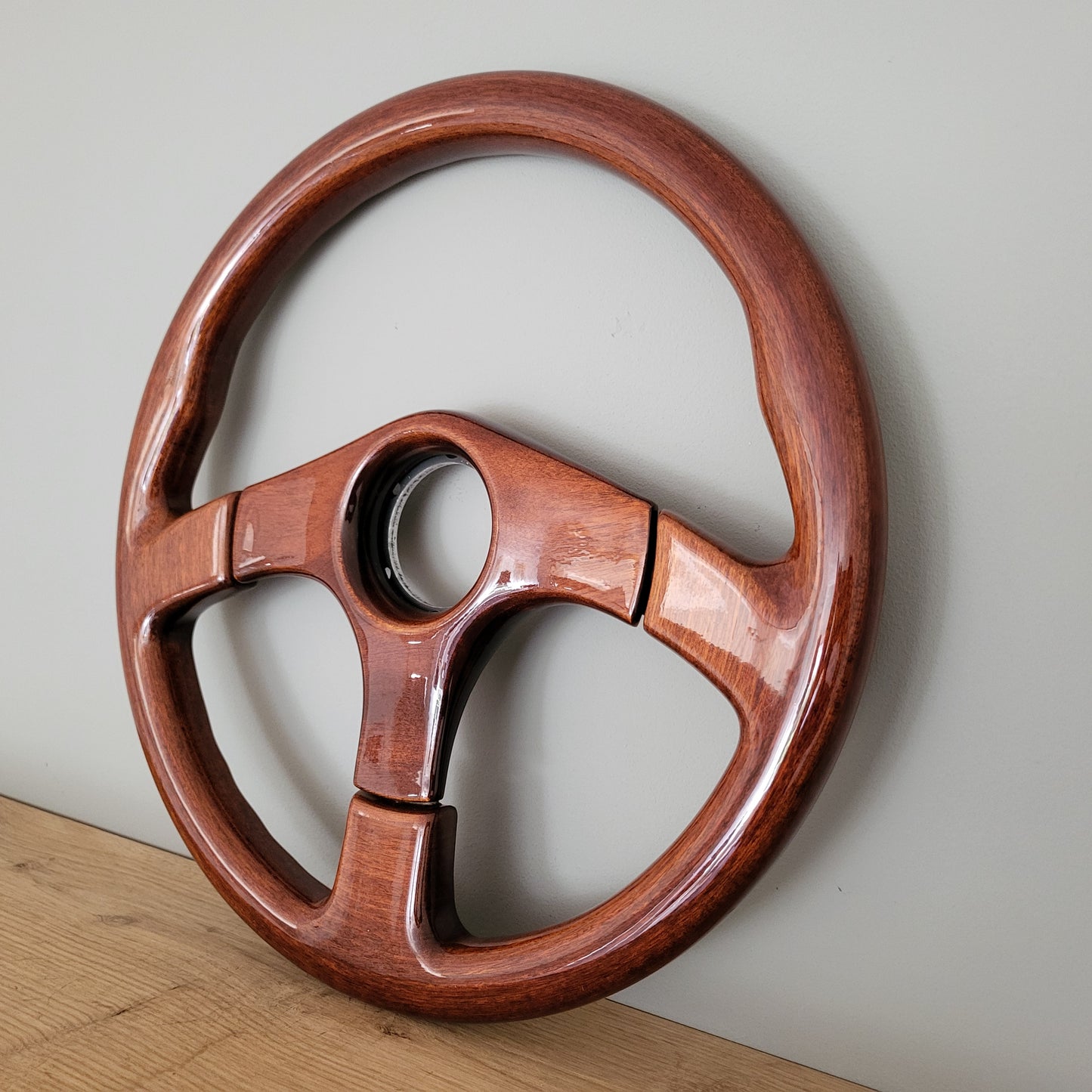 Classic wooden steering wheel Made in Italy (1990s) -NOS-
