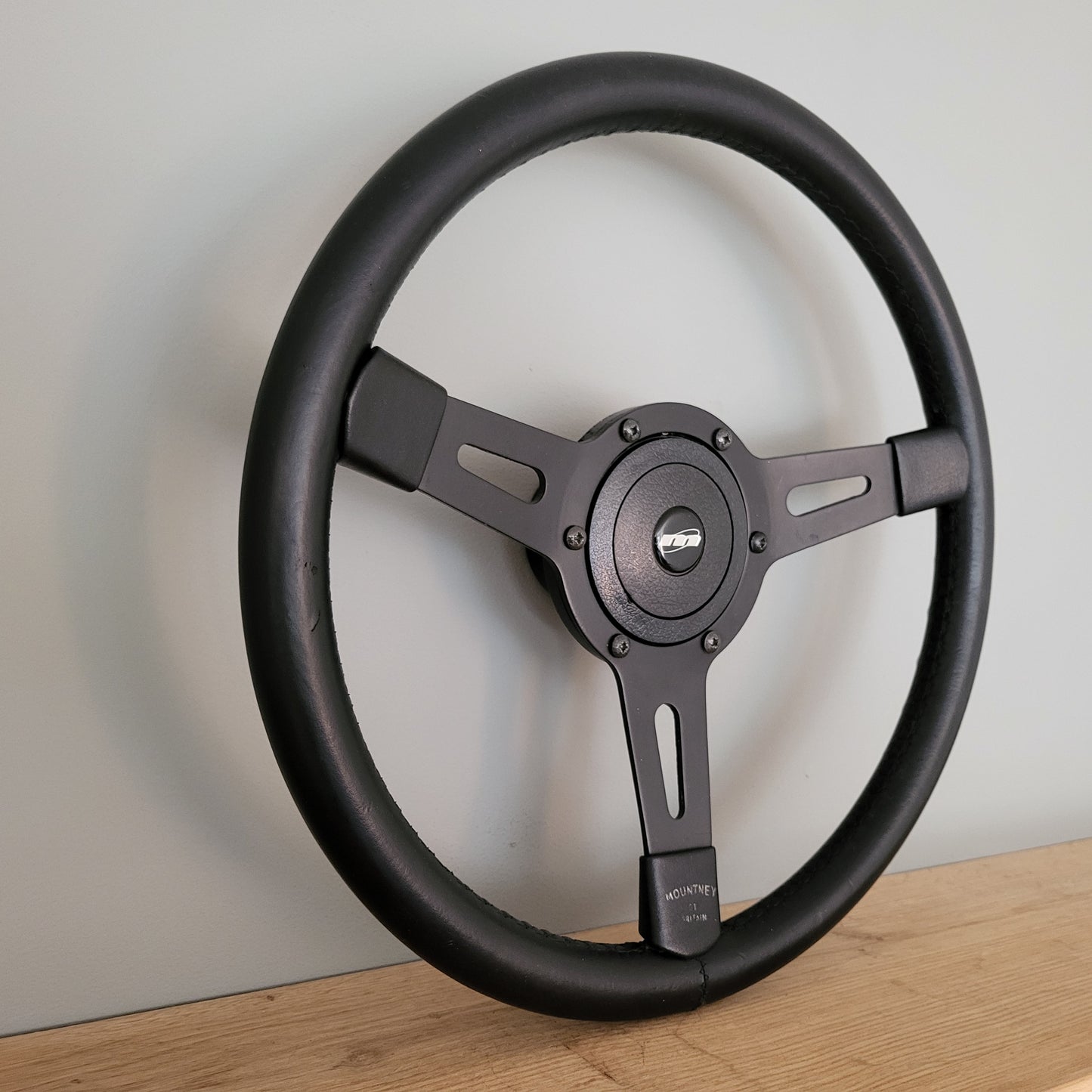 Mountney GT leather steering wheel Triumph TR4 - TR6 (1970)