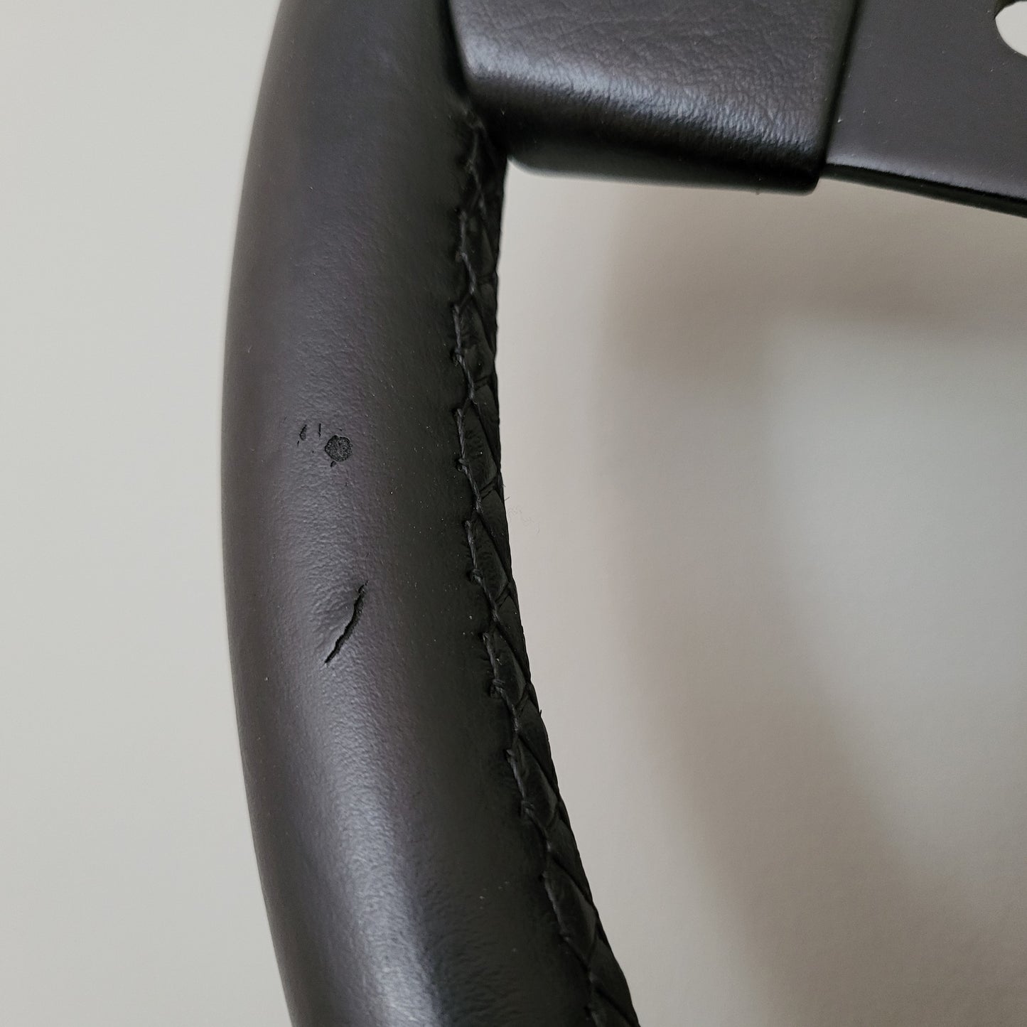 Mountney GT leather steering wheel Triumph TR4 - TR6 (1970)