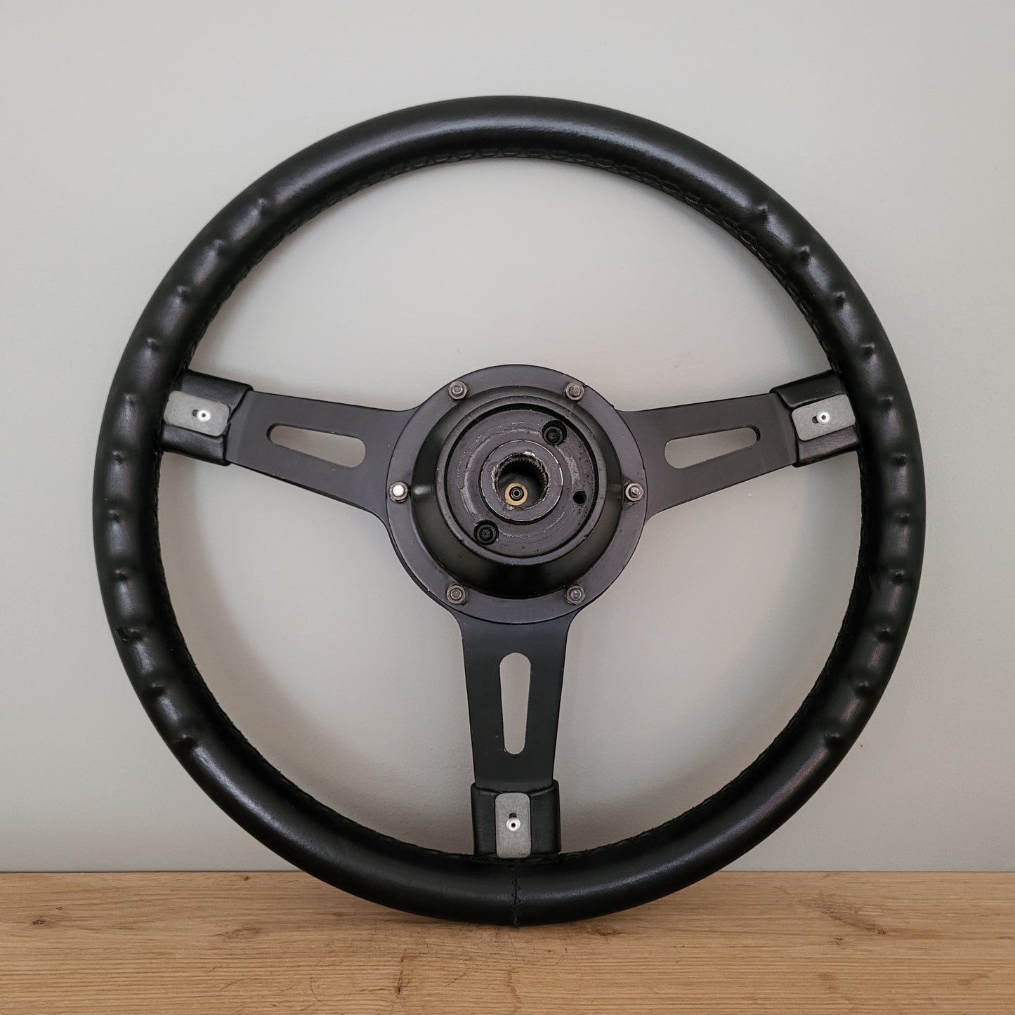 Mountney GT leather steering wheel Triumph TR4 - TR6 (1970)