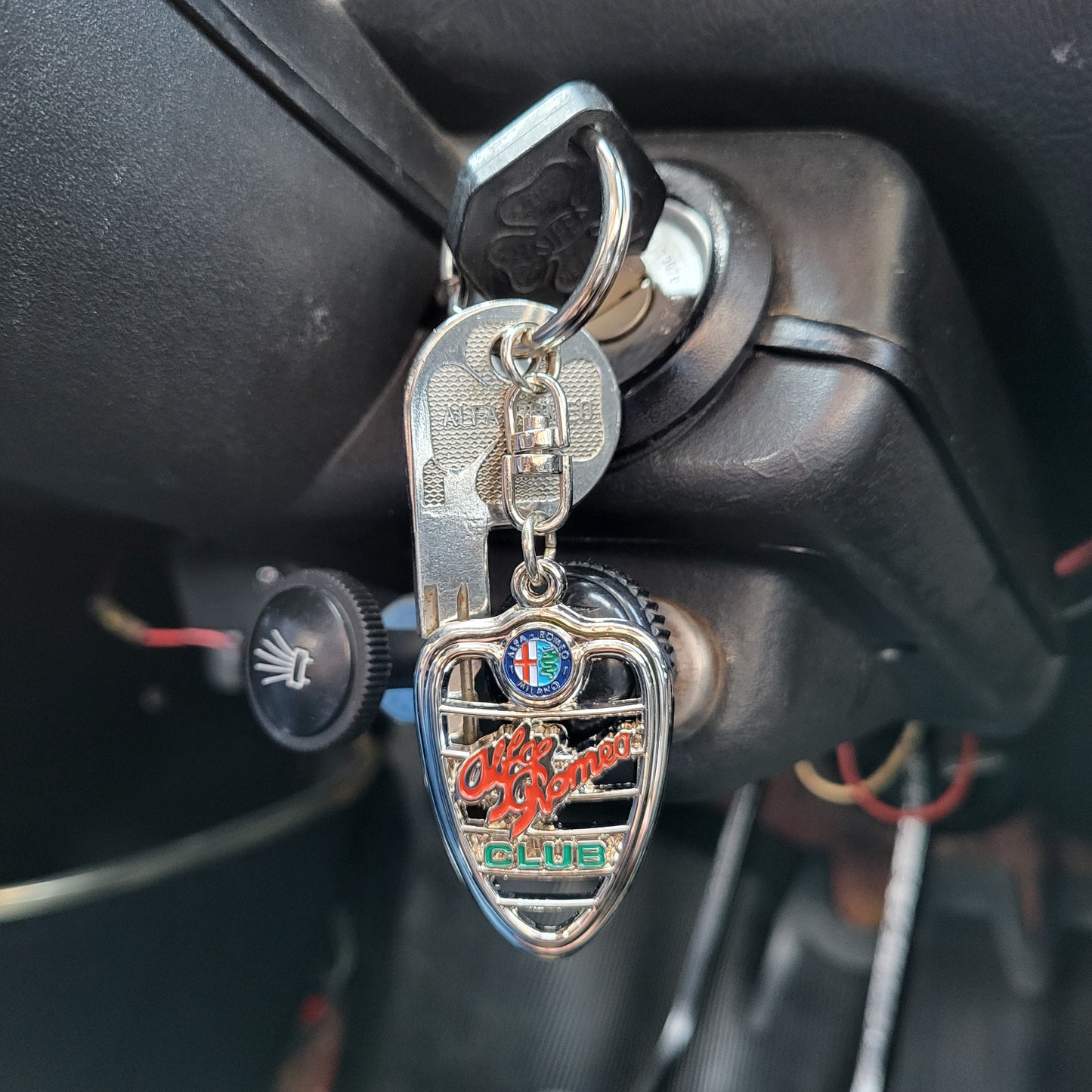 Scudetto Alfa Romeo vintage keychain