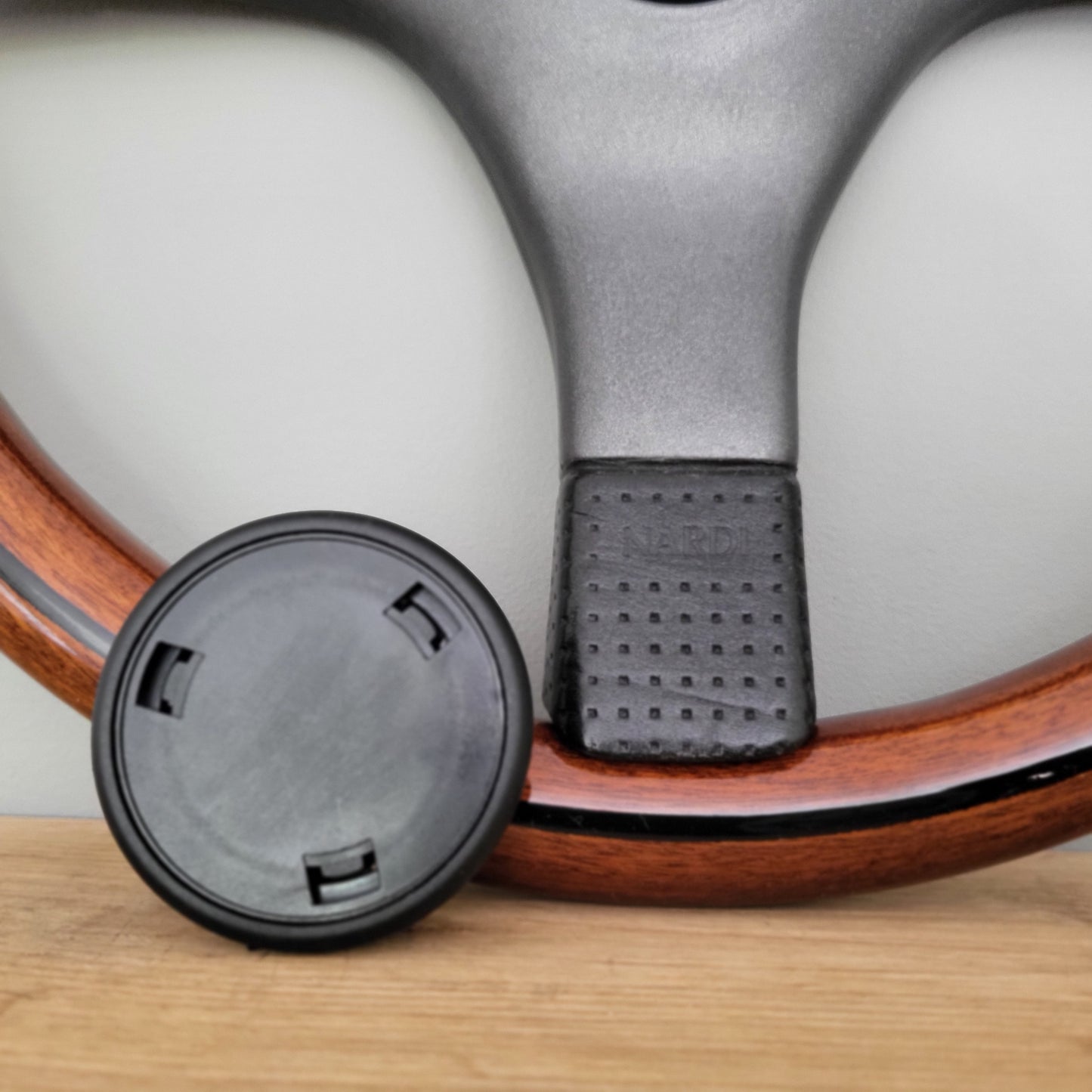 Nardi Gara 3 / III-W wooden steering wheel (1990s)