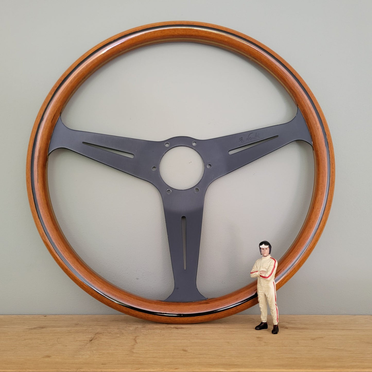 Nardi Classic mahogany wood steering wheel - black spokes (1980s)