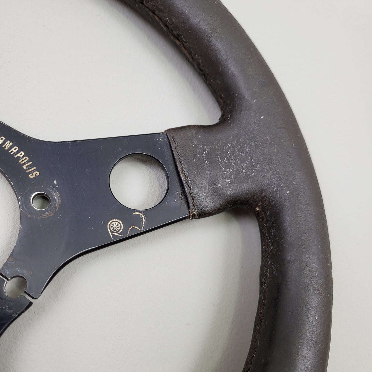 Atiwe Indianapolis leather steering wheel (resto project)