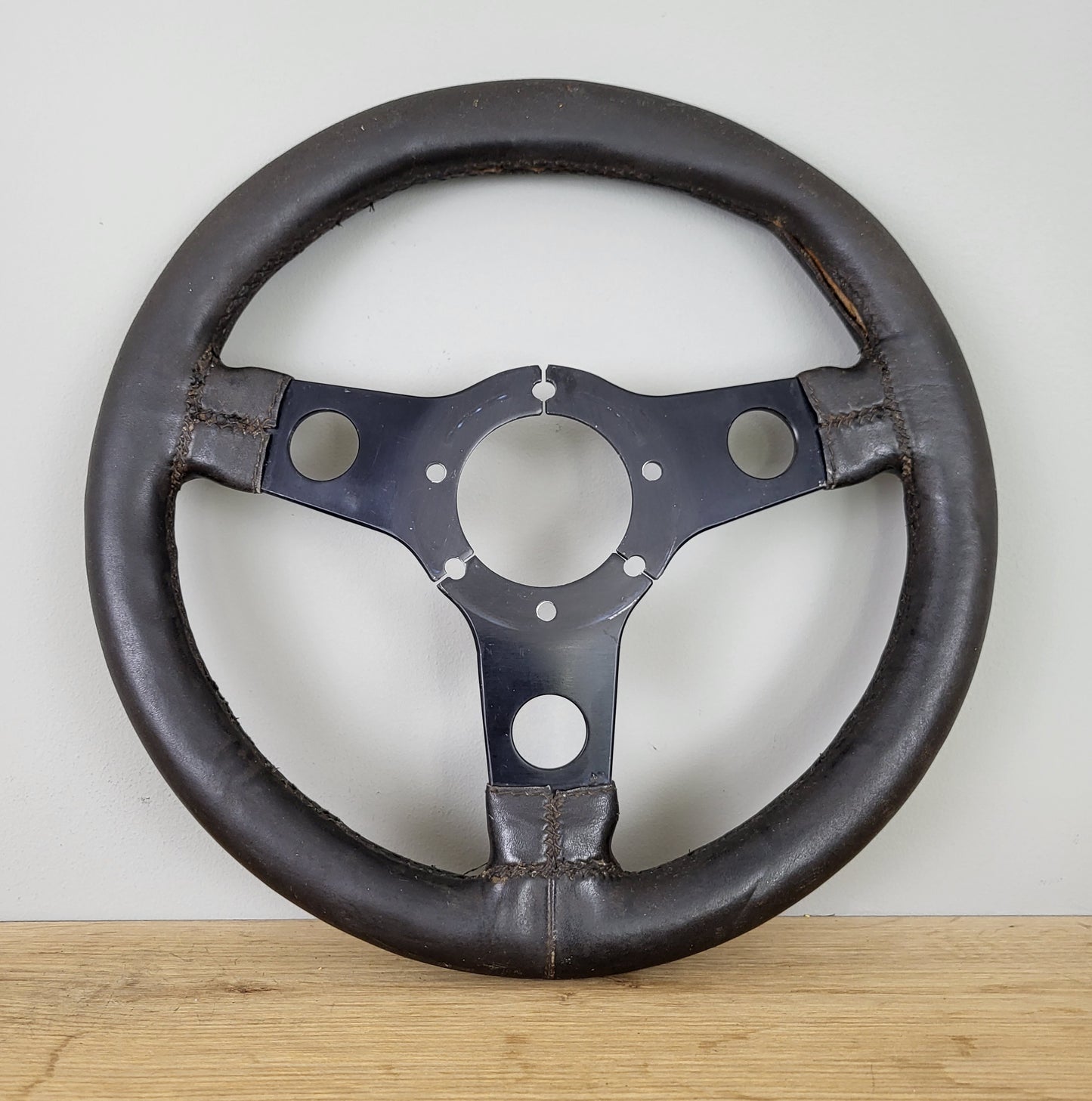 Atiwe Indianapolis leather steering wheel (resto project)