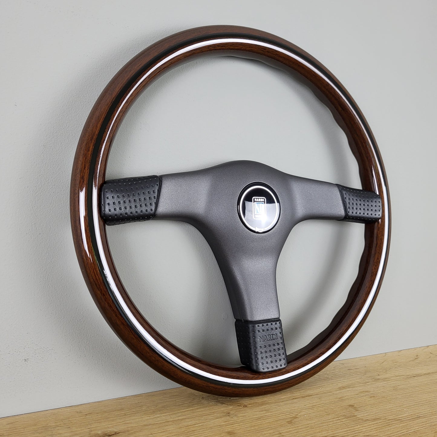 Nardi Gara 3/3 W mahogany wood steering wheel (1990s) -NOS-