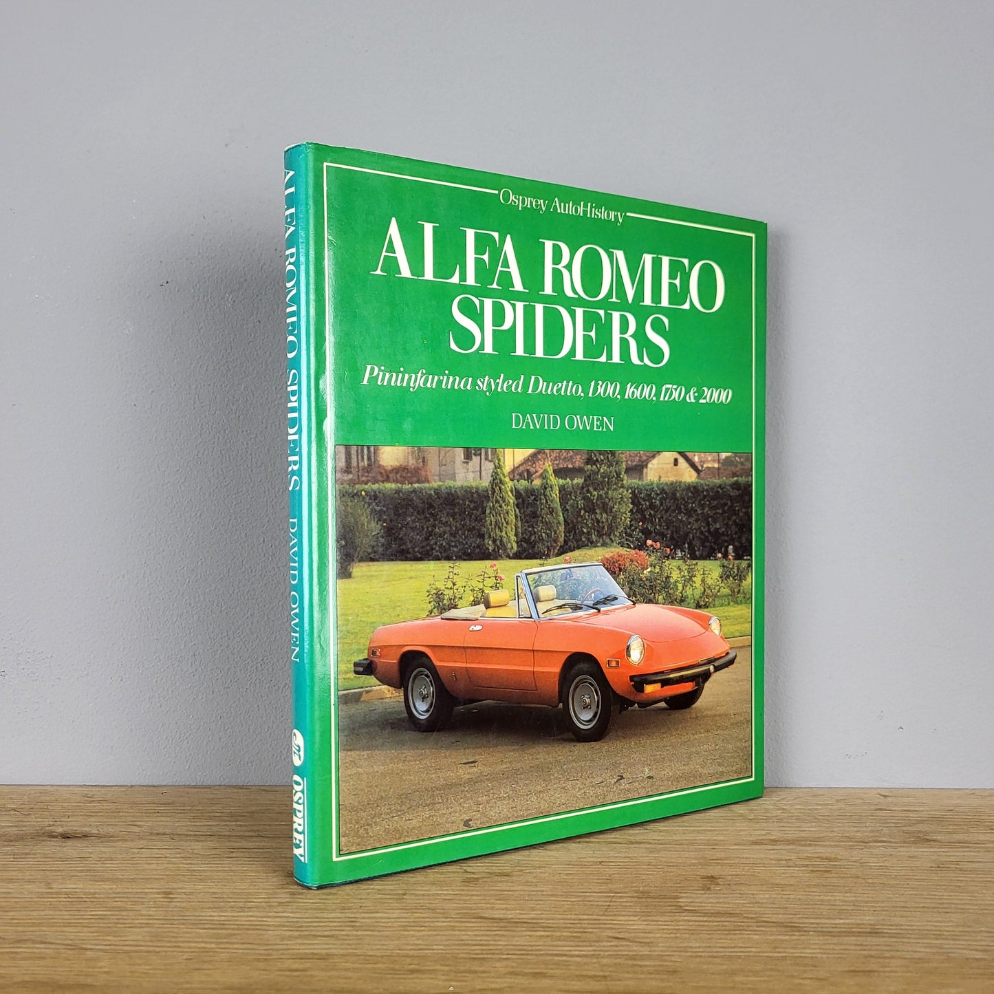 Alfa Romeo Spiders - David Owen (1982)
