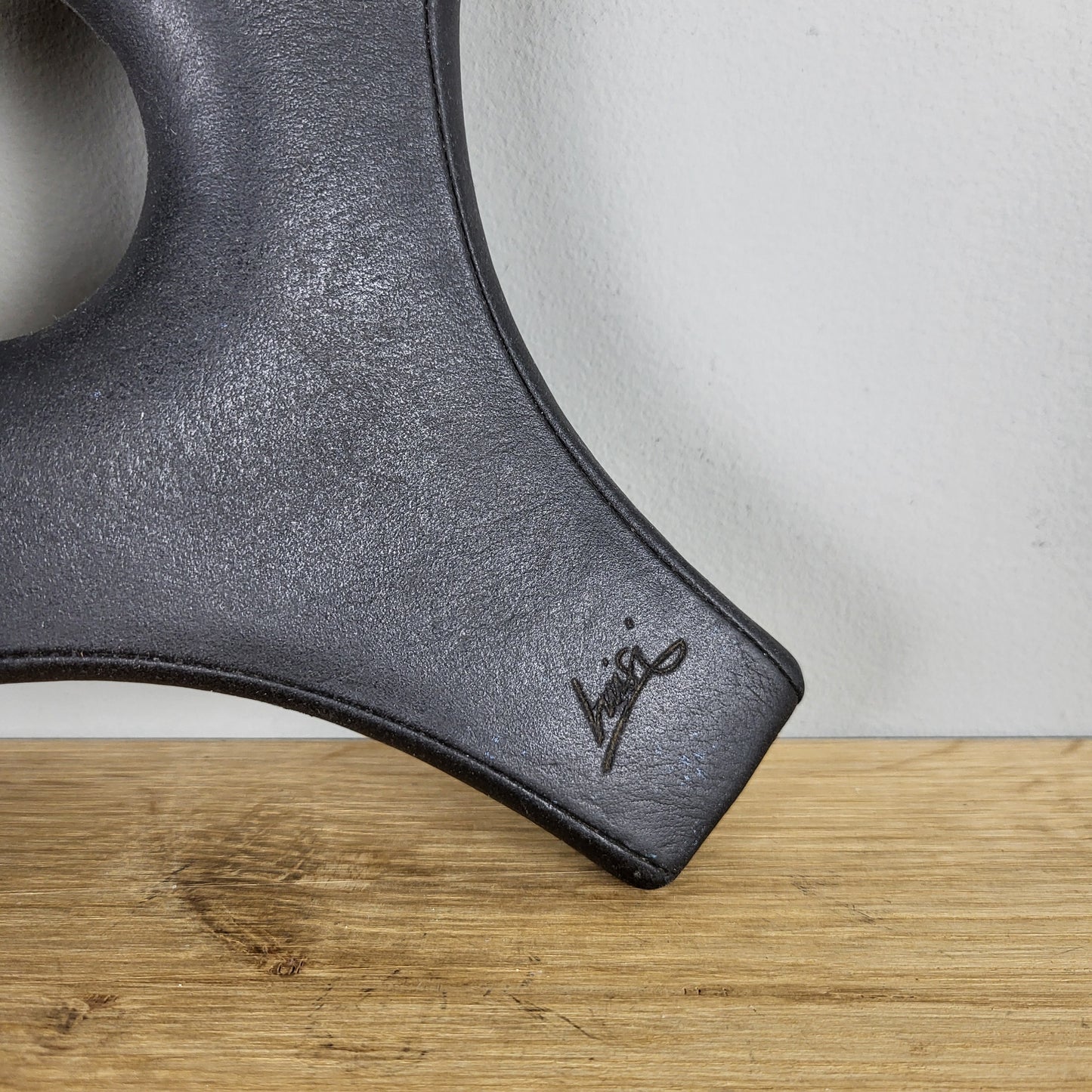 Luisi steering wheel center pad