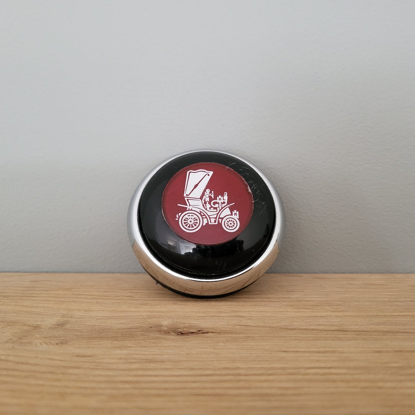 Vintage car horn push button
