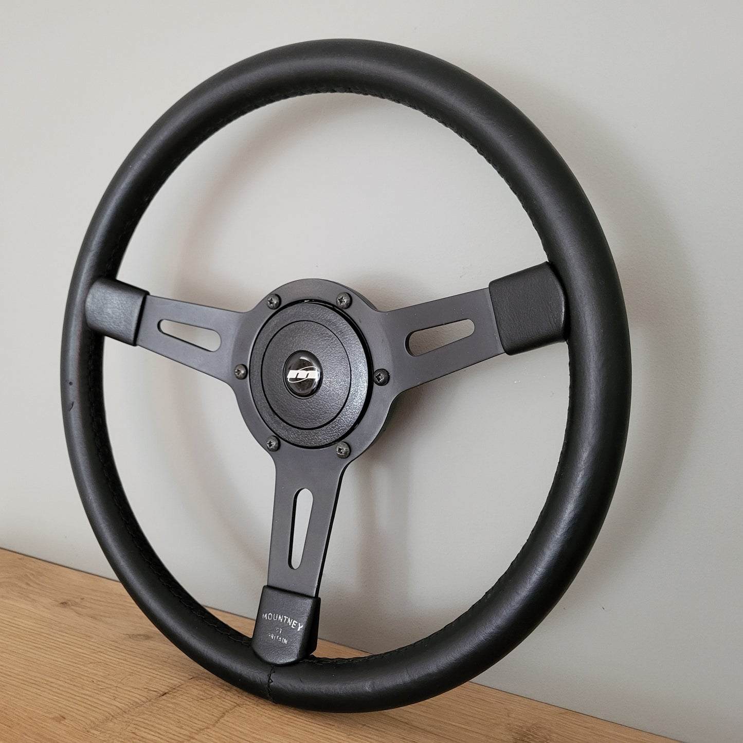 Mountney GT leather steering wheel Triumph TR4 - TR6 (1970)