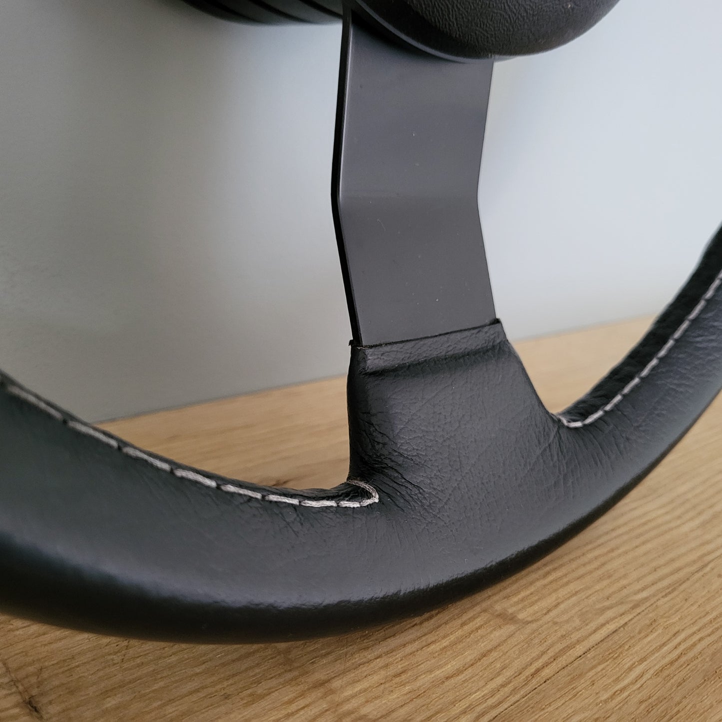 Alfa Romeo GTV6 leather steering wheel (1980-1987)