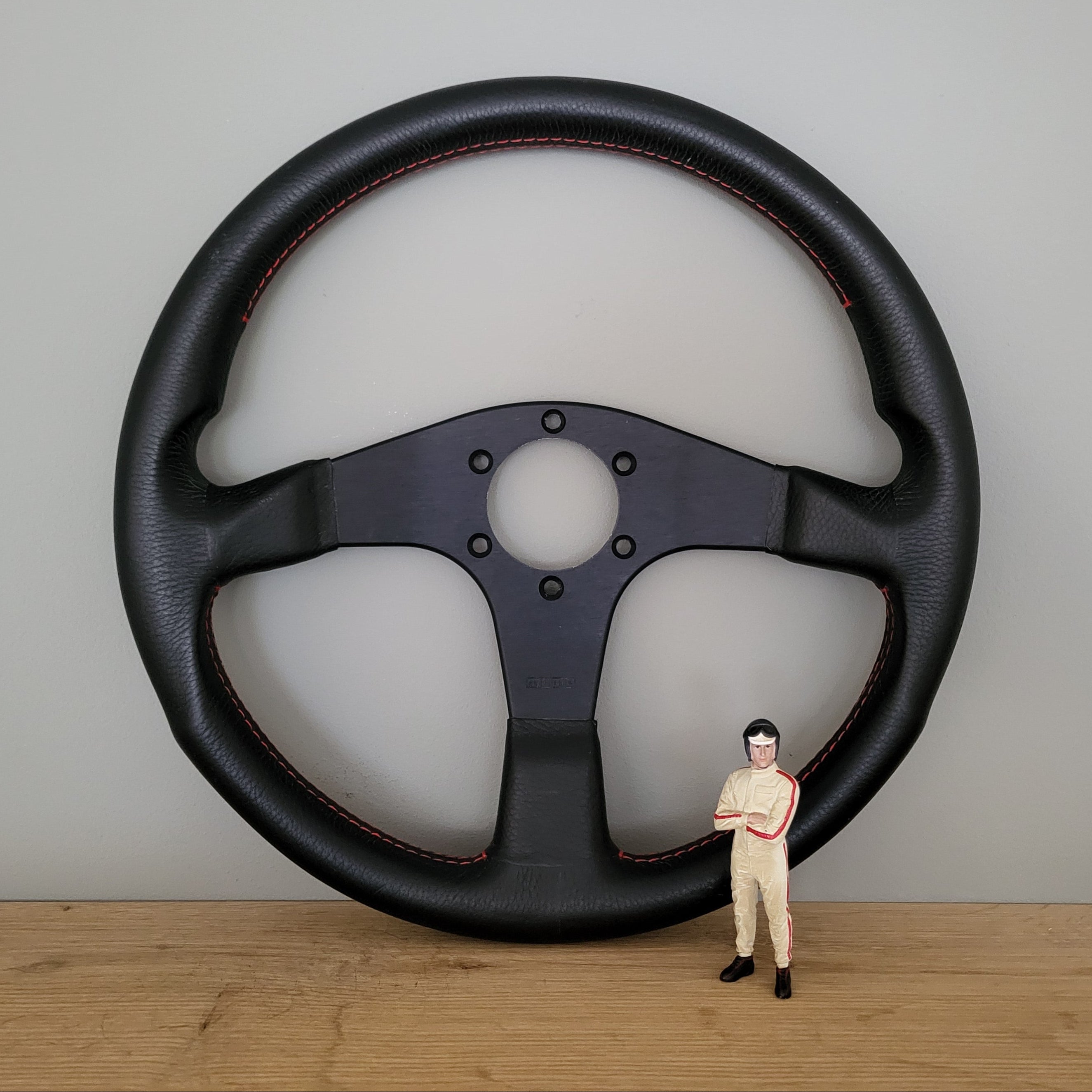 Momo TYP D35 classic leather steering wheel (1994) -NOS