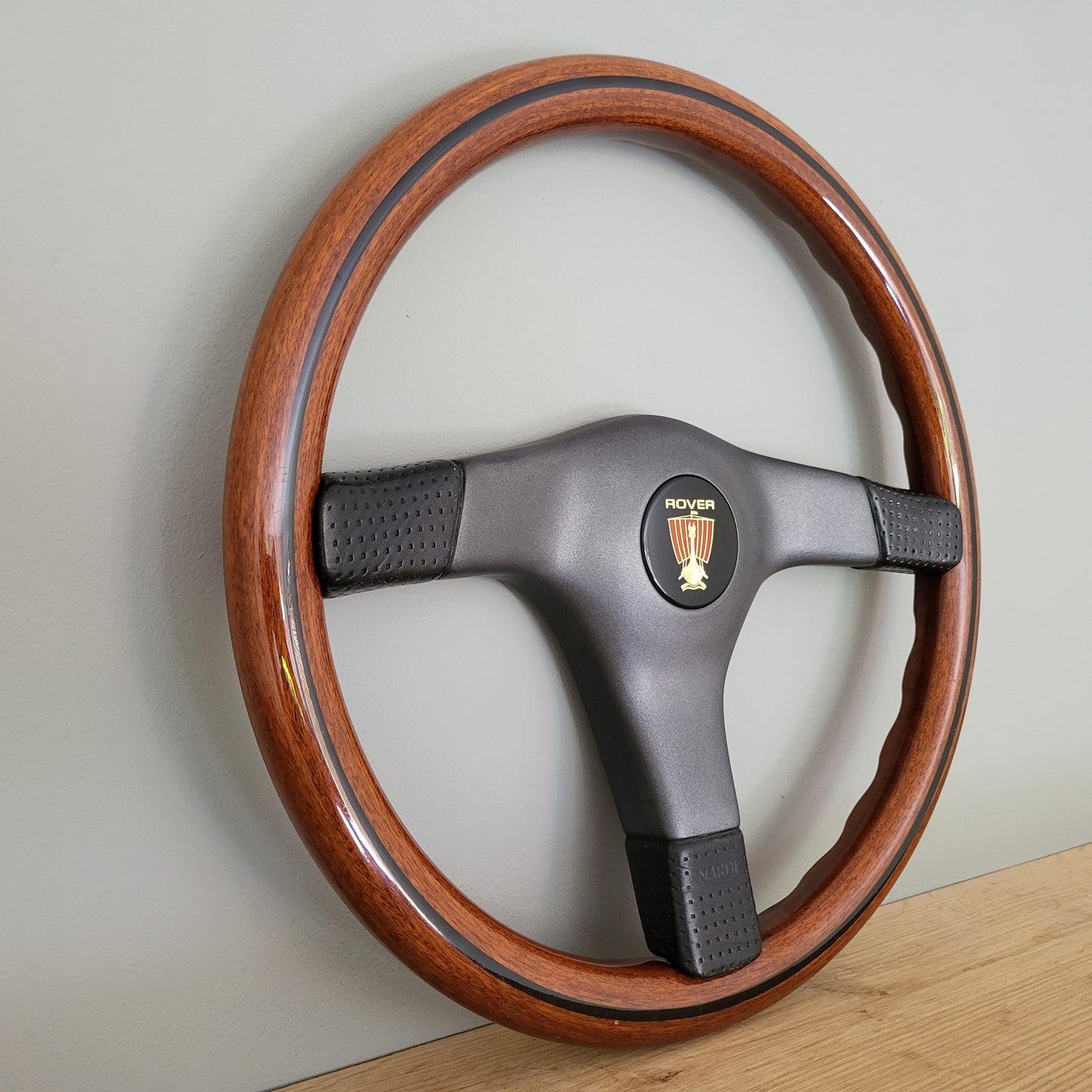 Nardi Gara 3 / III-W wooden steering wheel (1990s)