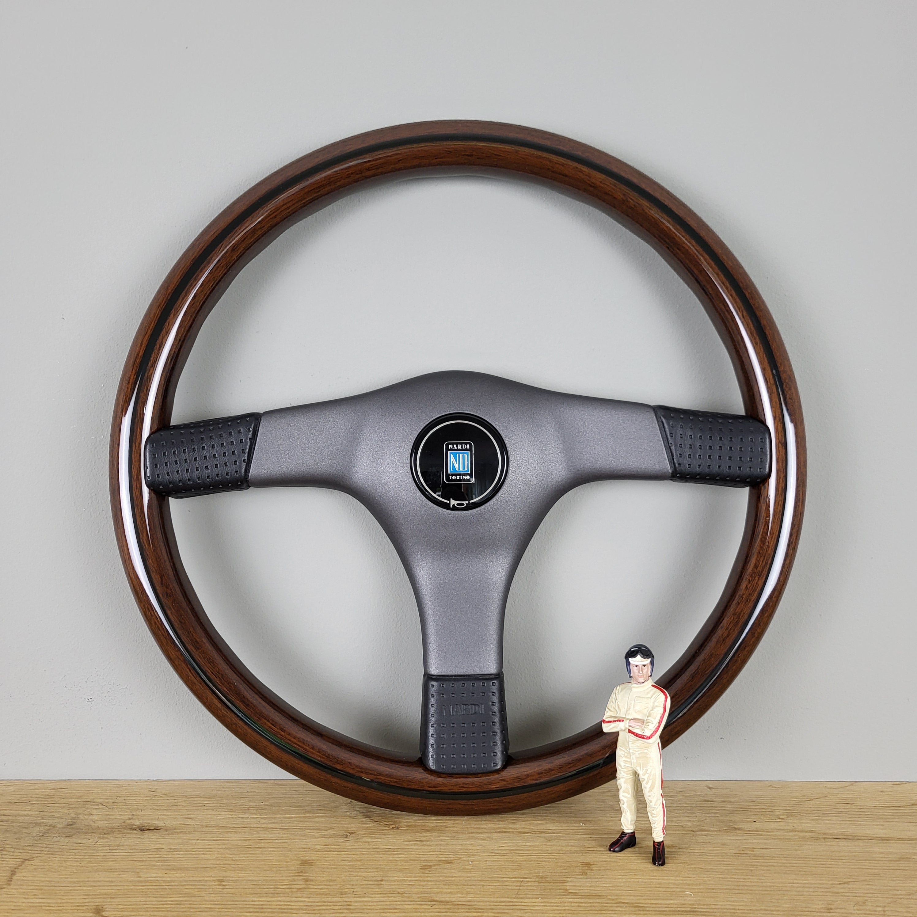Nardi Gara 3/3 W mahogany wood steering wheel (1990s) -NOS