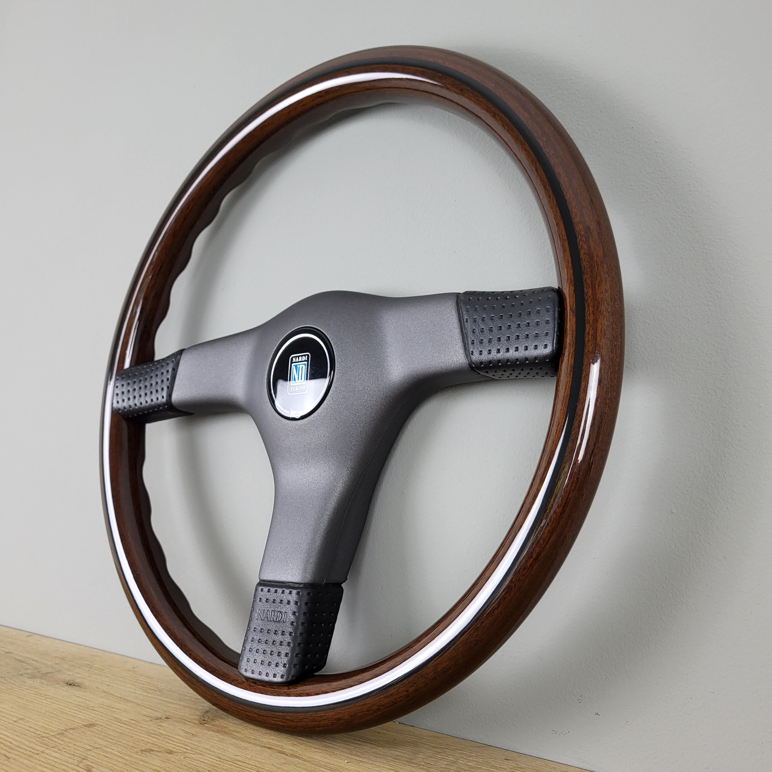 Nardi Gara 3/3 W mahogany wood steering wheel (1990s) -NOS