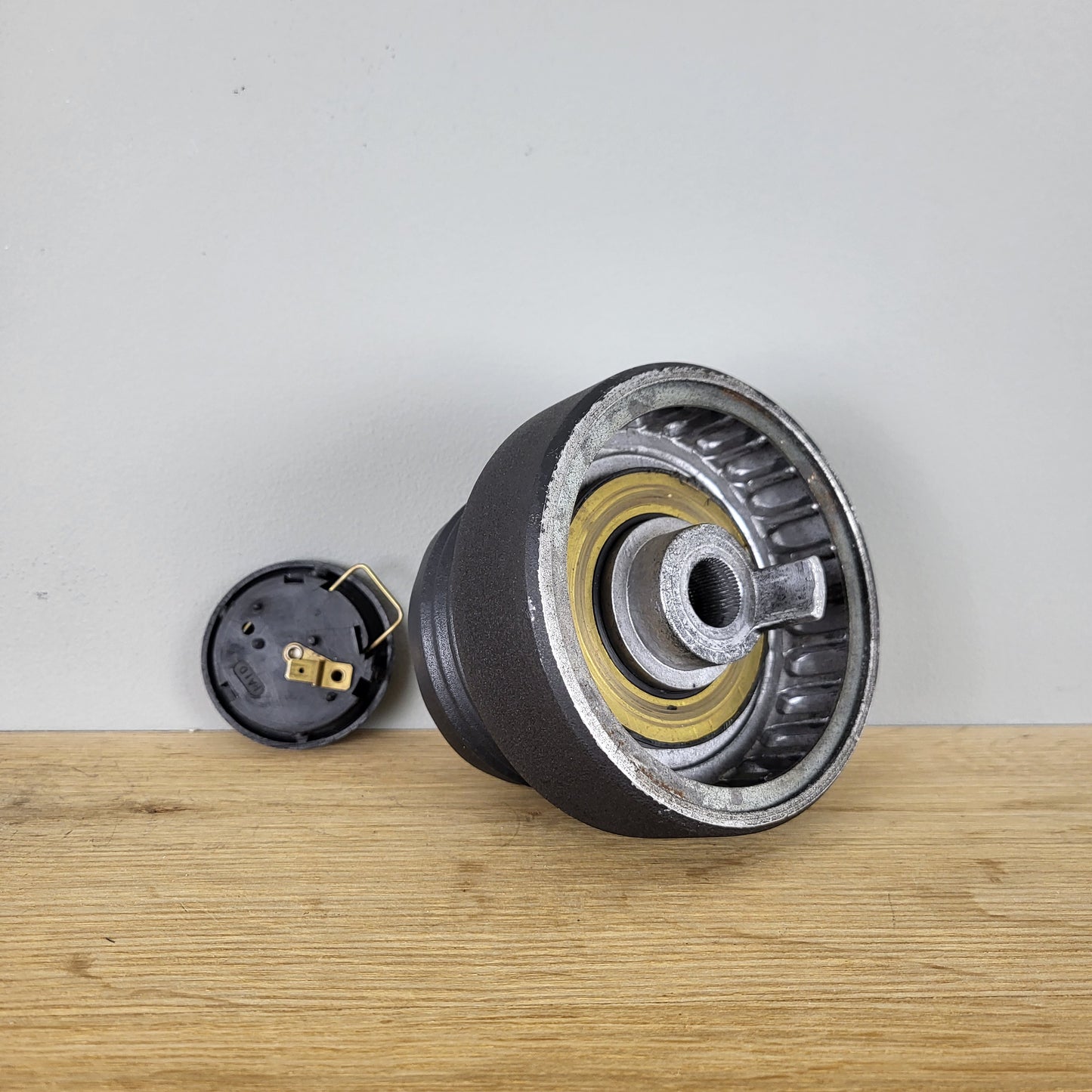 BMW E30 series steering wheel hub adapter kit Momo