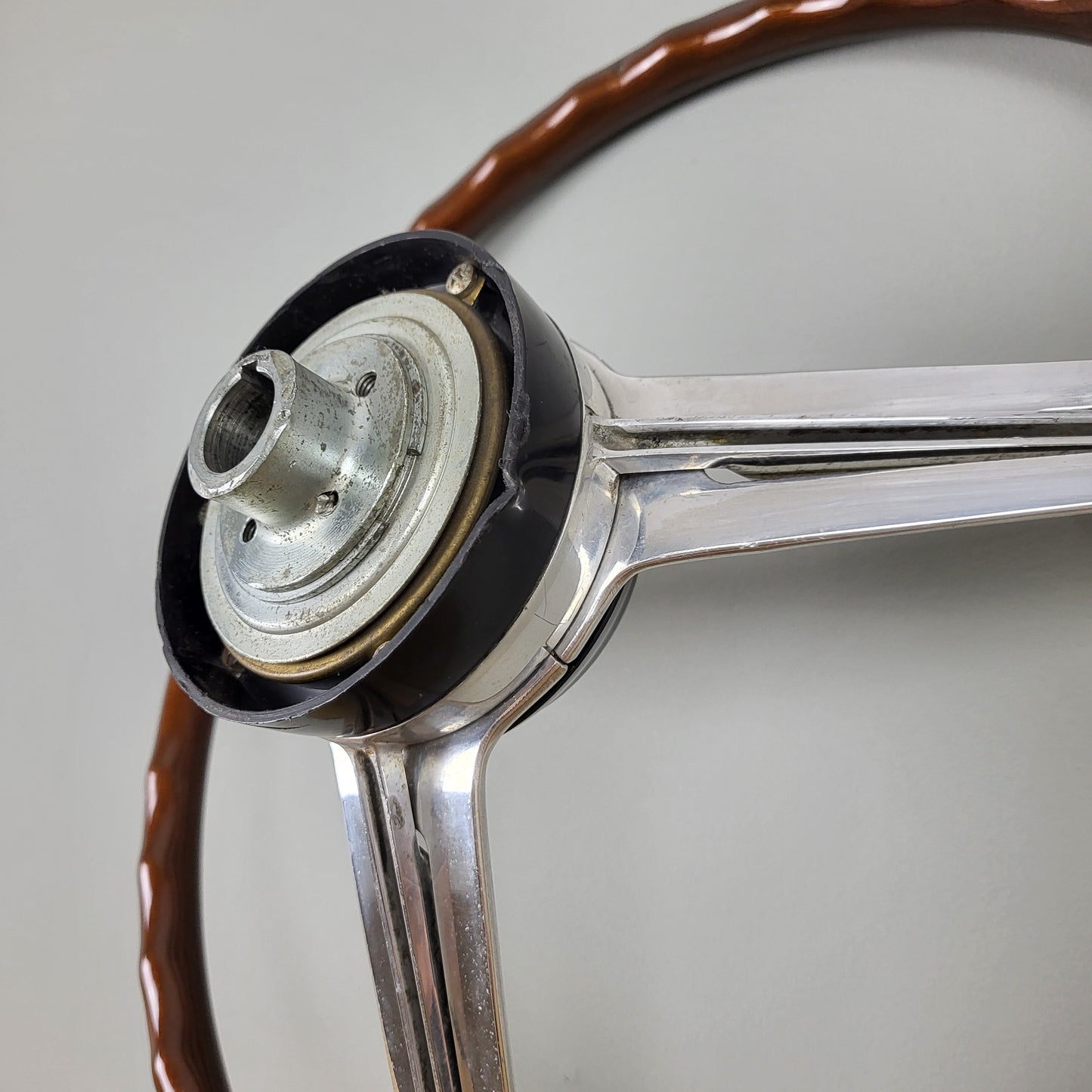 Alfa Romeo Giulia Super Biscione / 1750 Berlina / GTV steering wheel (1972)