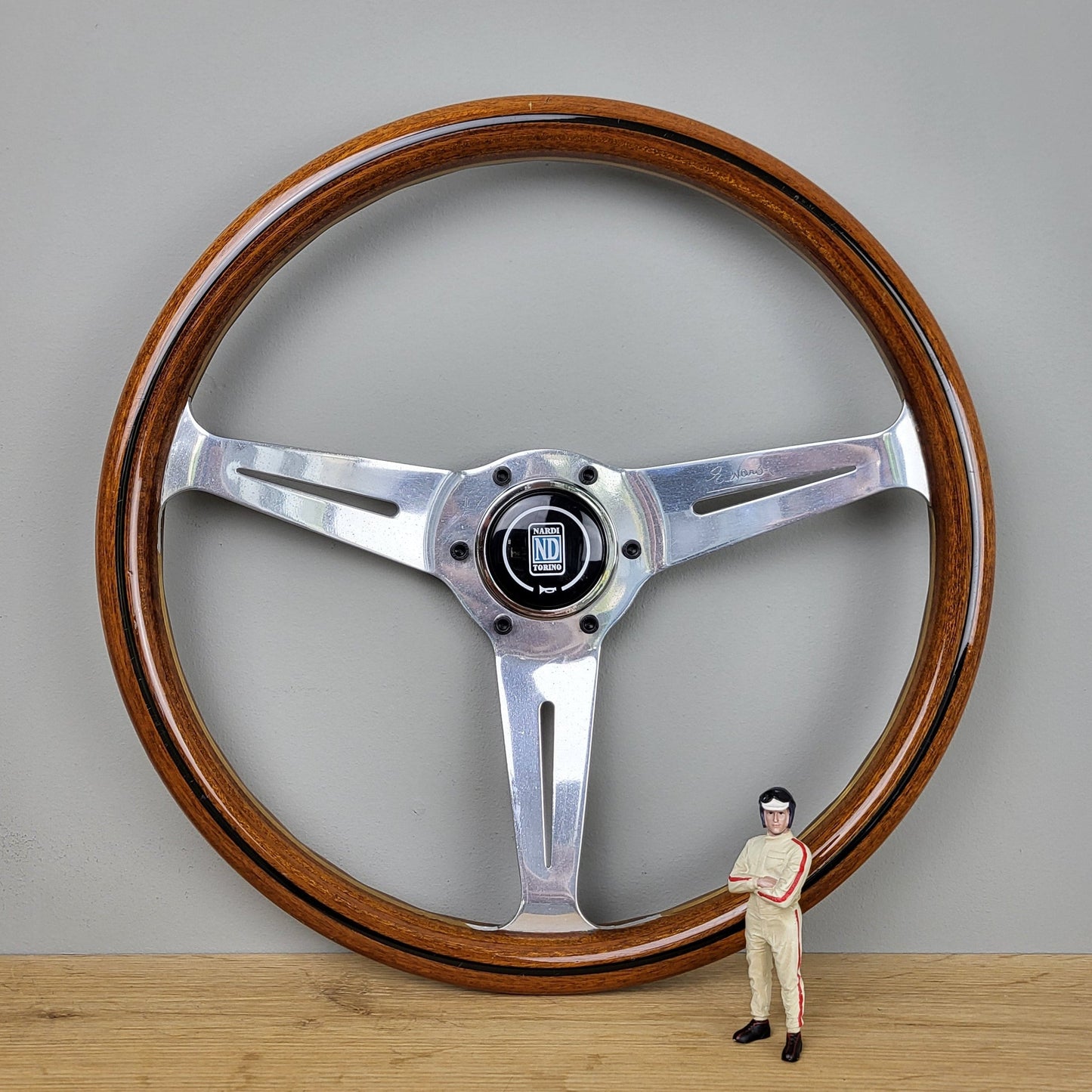 Nardi Classico mahogany wood steering wheel (1979)