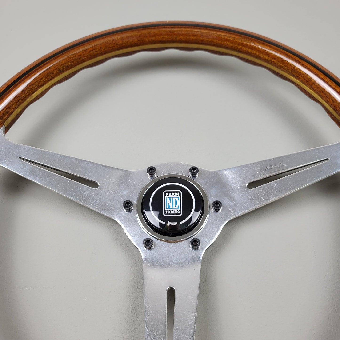 Nardi Classico mahogany wood steering wheel (1979)