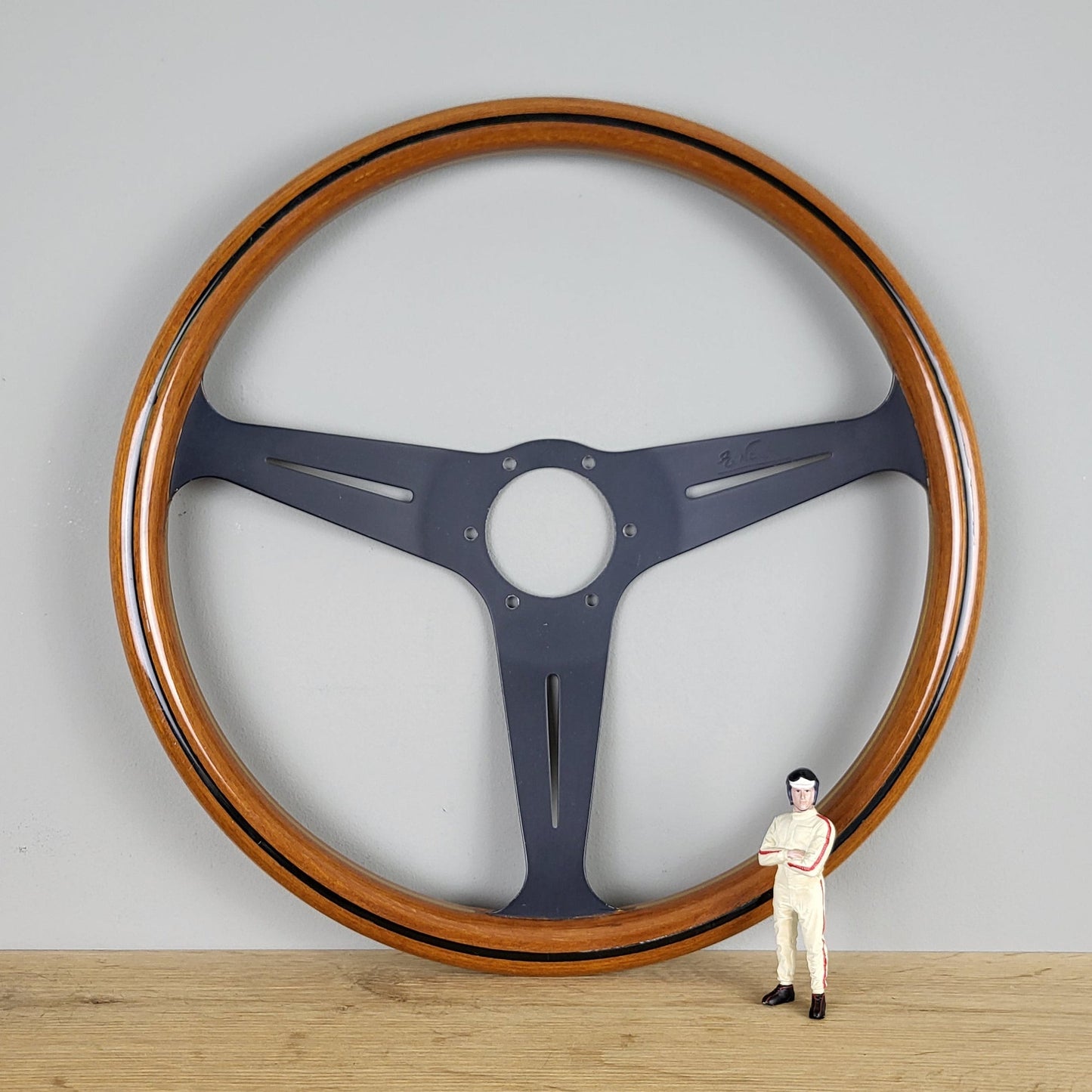 Nardi Classico mahogany wood steering wheel - black spokes (1980)