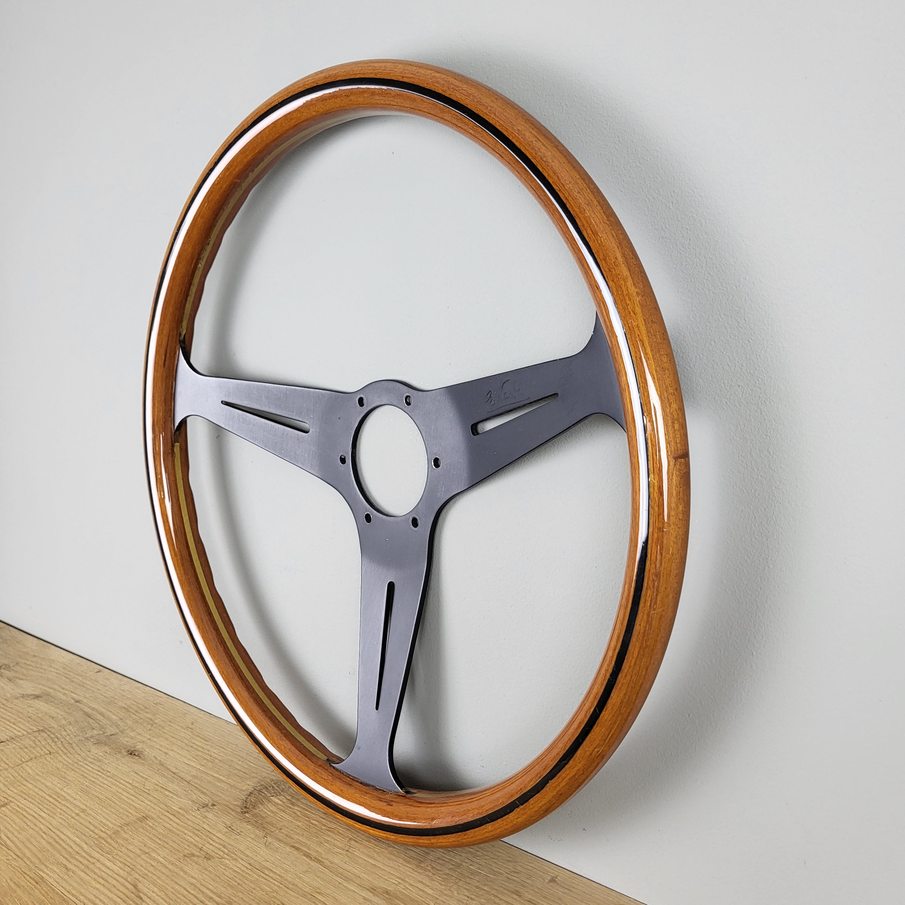 Nardi Classico mahogany wood steering wheel - black spokes (1980