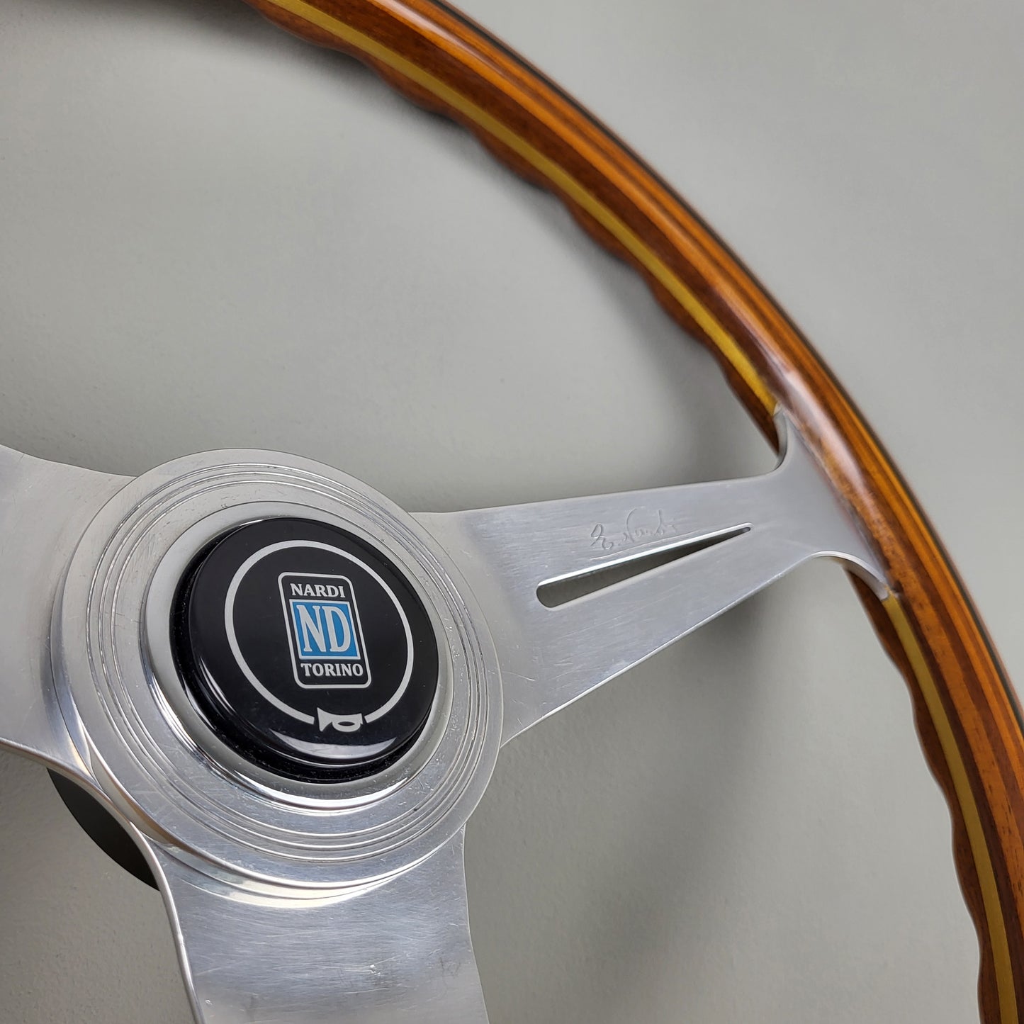 Nardi Classico mahogany wood steering wheel (1977)