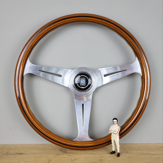 Nardi Classico mahogany wood steering wheel (1977)