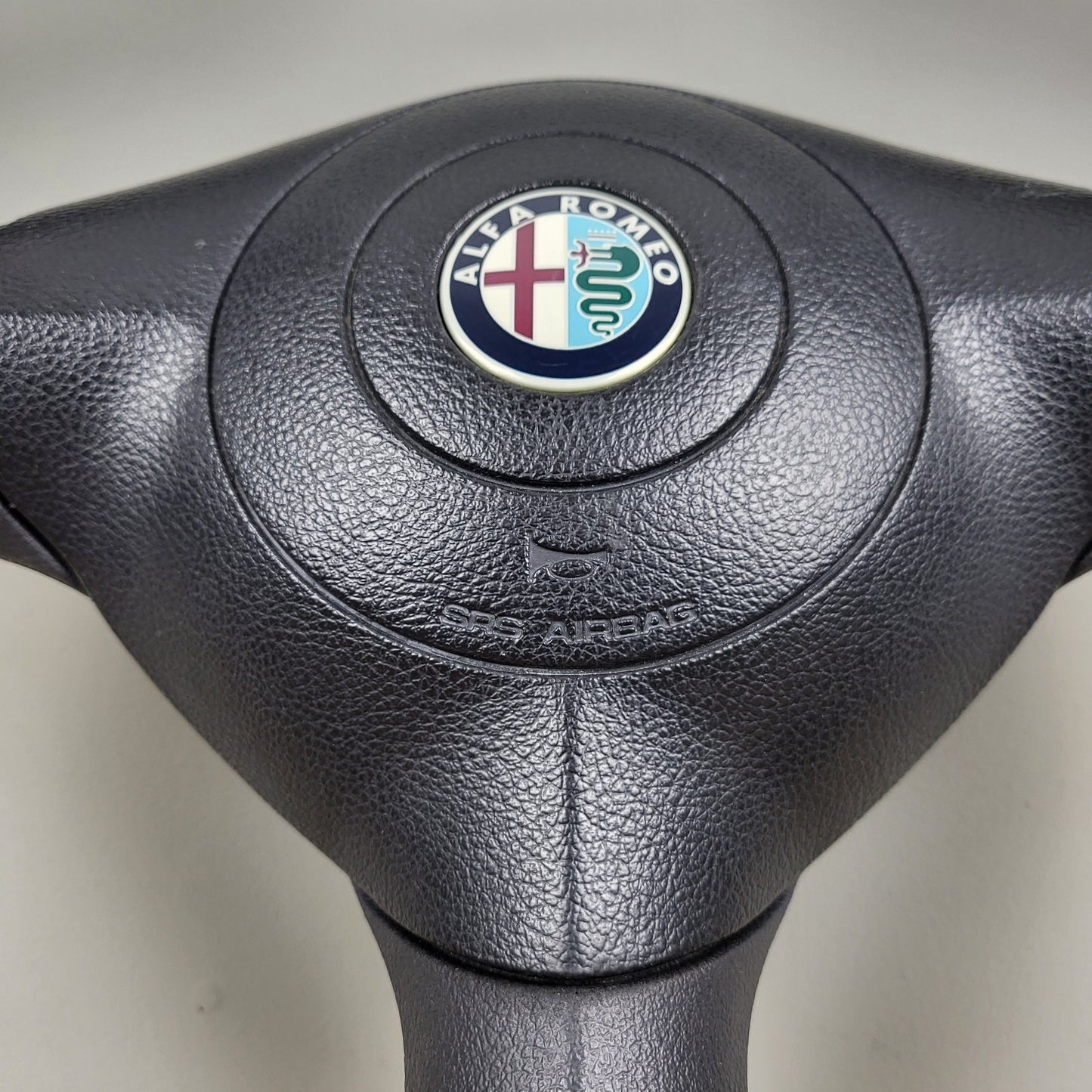 Alfa Romeo 147 TwinSpark steering wheel (2001)