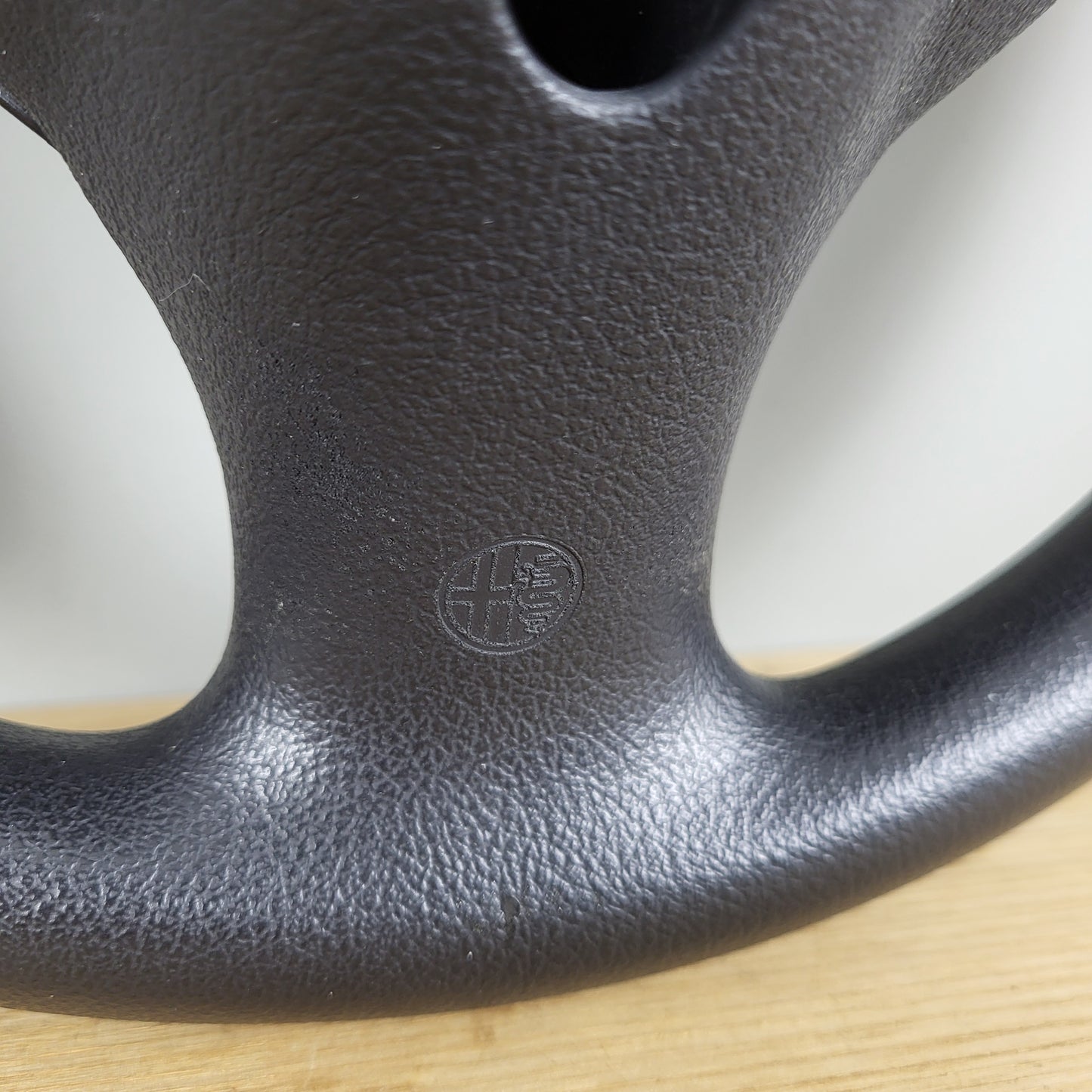 Alfa Romeo 147 TwinSpark steering wheel (2001)