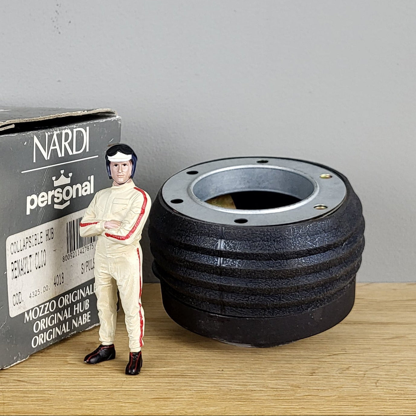 Renault Twingo / Clio steering wheel hub adapter kit Nardi 4018 (NOS)