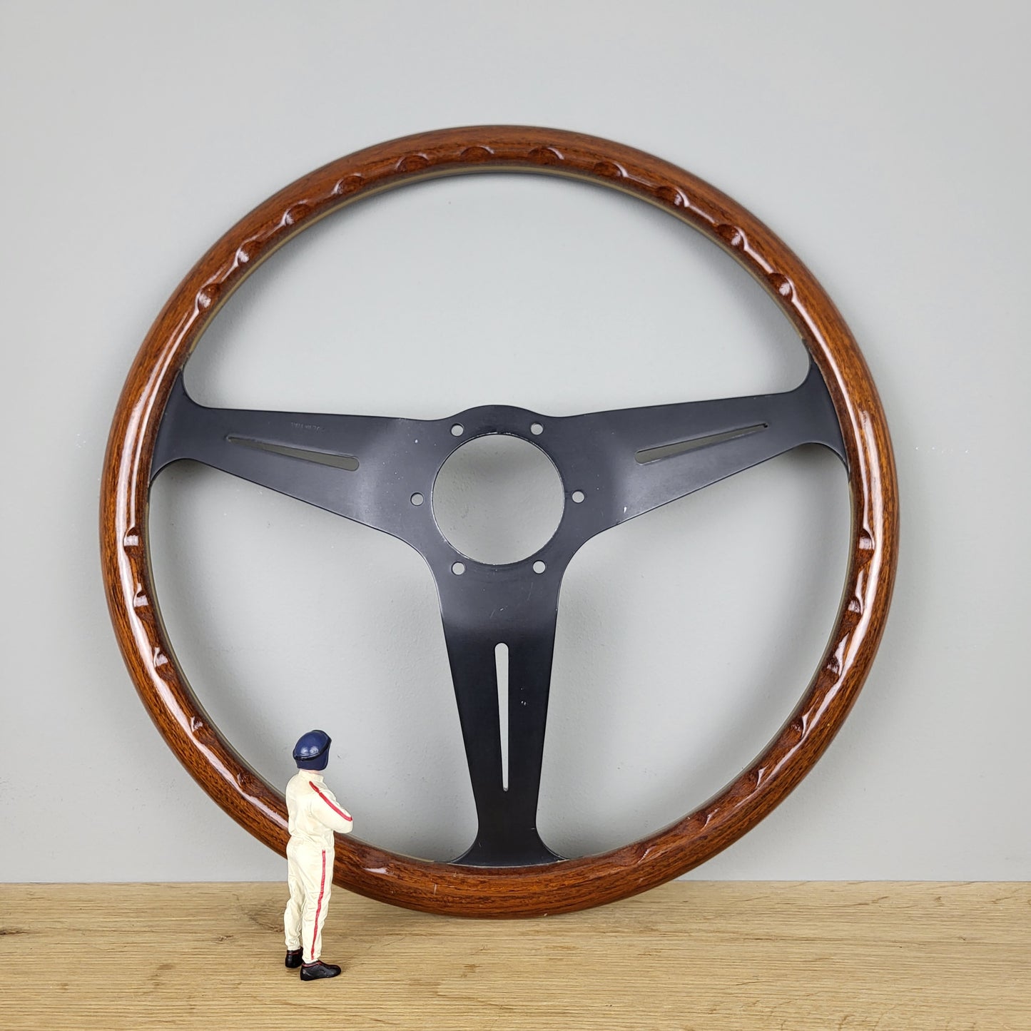Nardi Classico mahogany wood steering wheel - black spokes (1978)