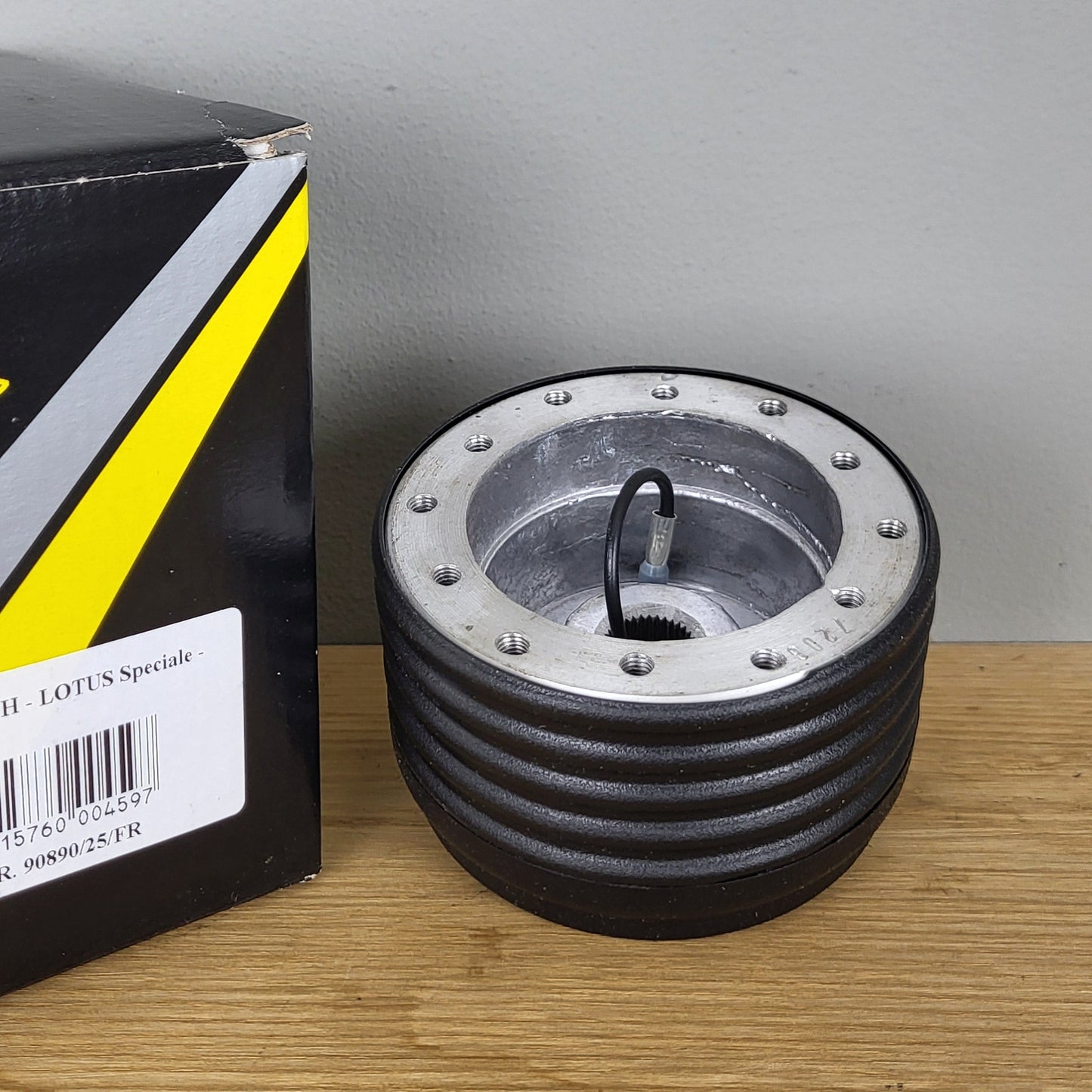 Triumph Herald / Spitfire / GT6 /  TR250 / TR4 / TR5 / TR6 steering wheel hub adapter kit Luisi S7206 (NEW)