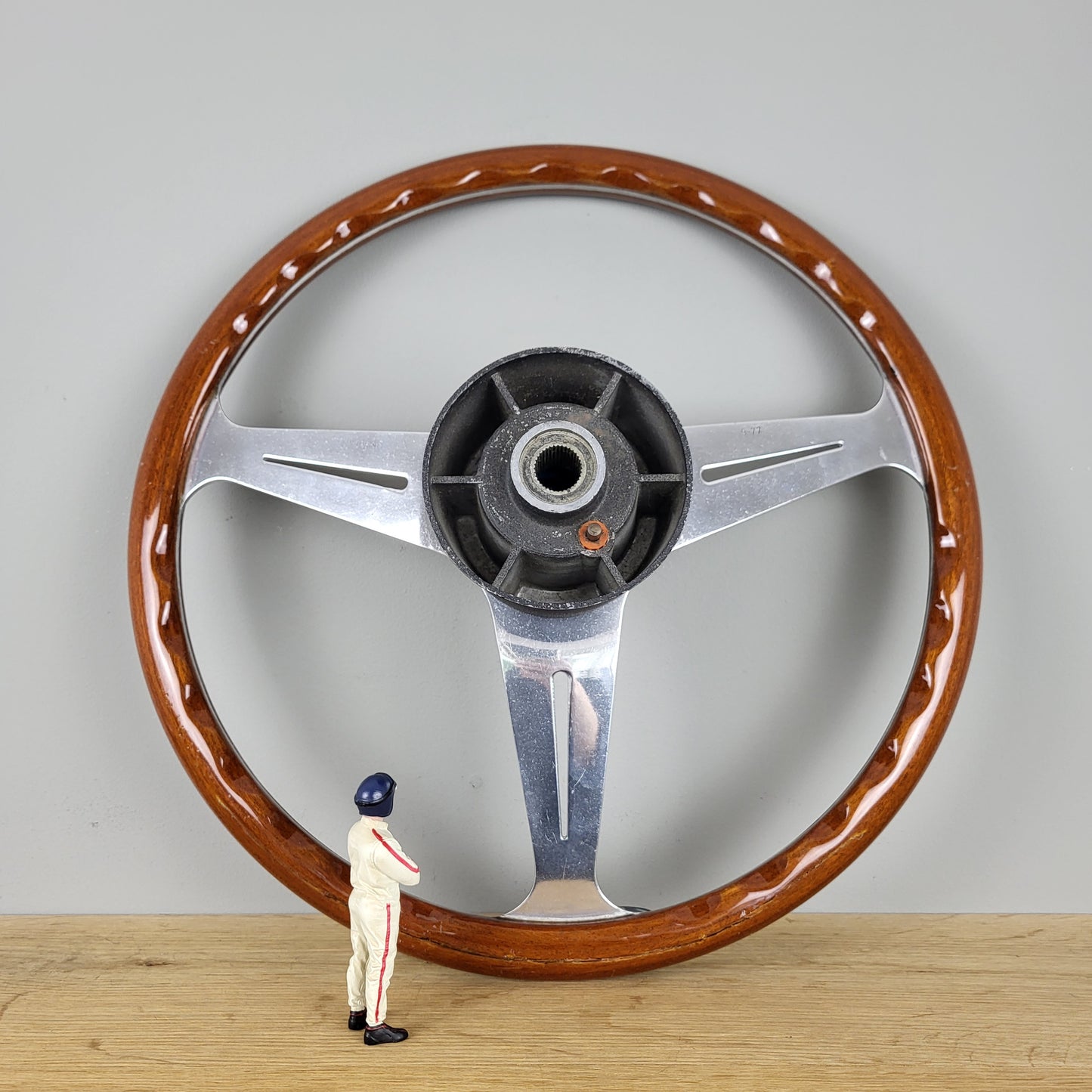 Nardi Classico mahogany wood steering wheel (1977) + BMW hub adapter kit 2002 / 1802 / 1602 / 1502