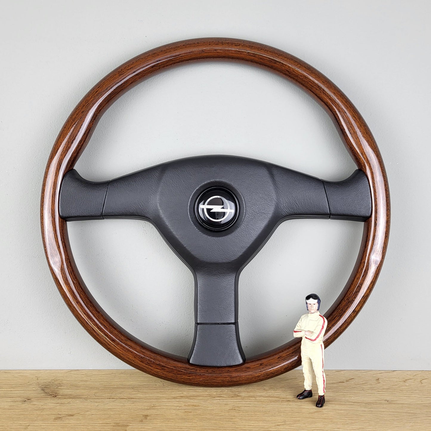 Momo TYP VL35 wooden steering wheel (1991)