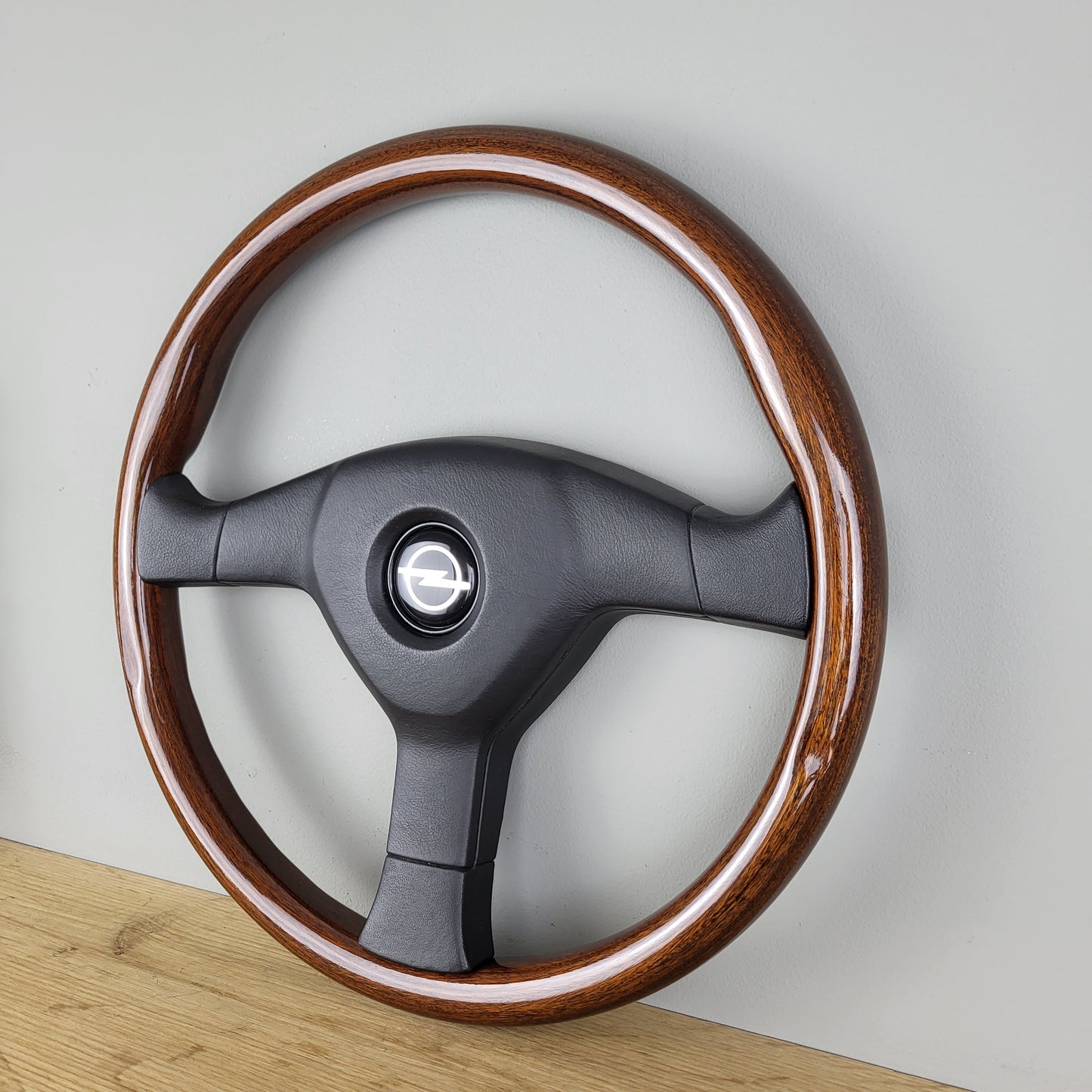 Momo TYP VL35 wooden steering wheel (1991)