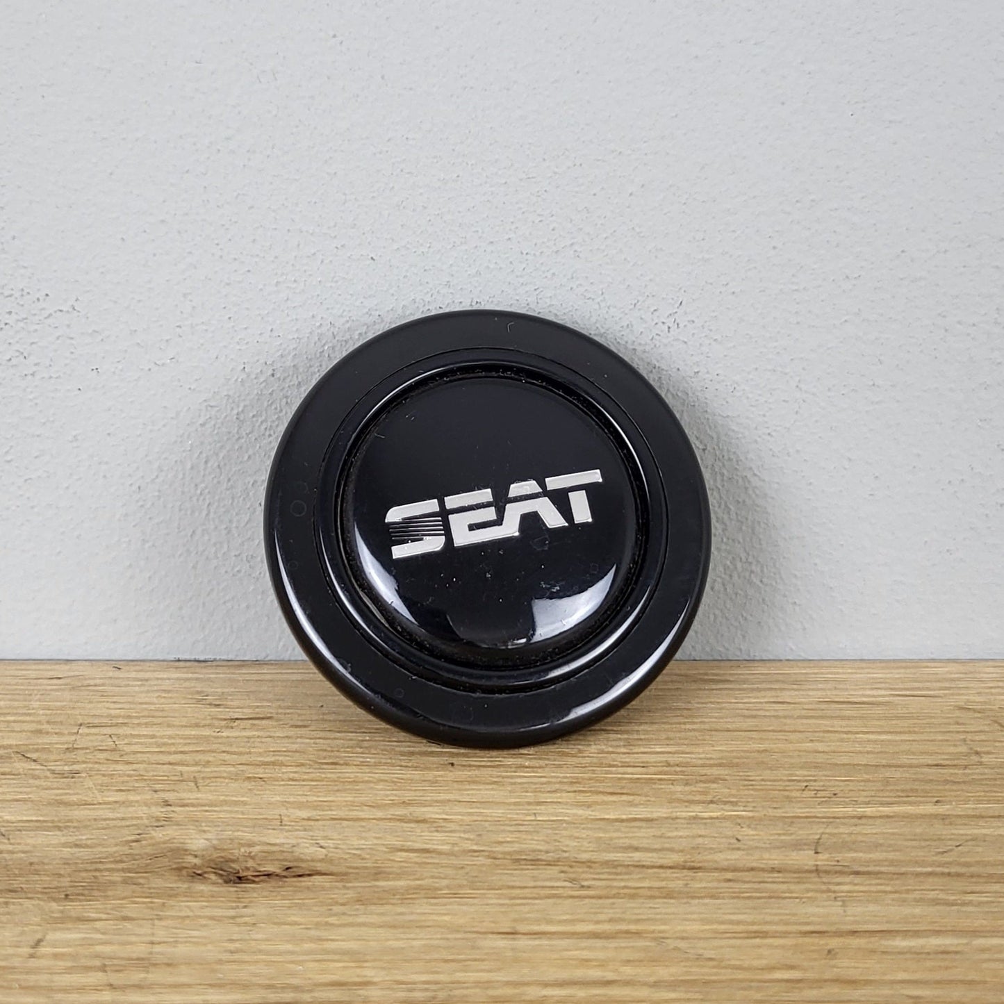 Seat horn push button '90s classic Momo