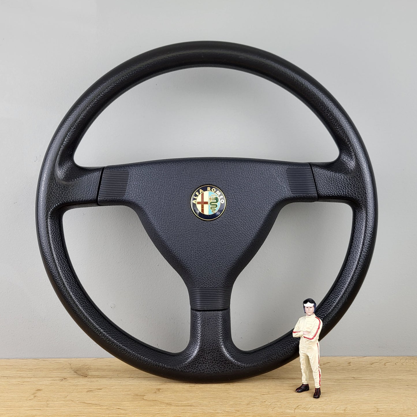 Alfa Romeo 155 steering wheel (1992)