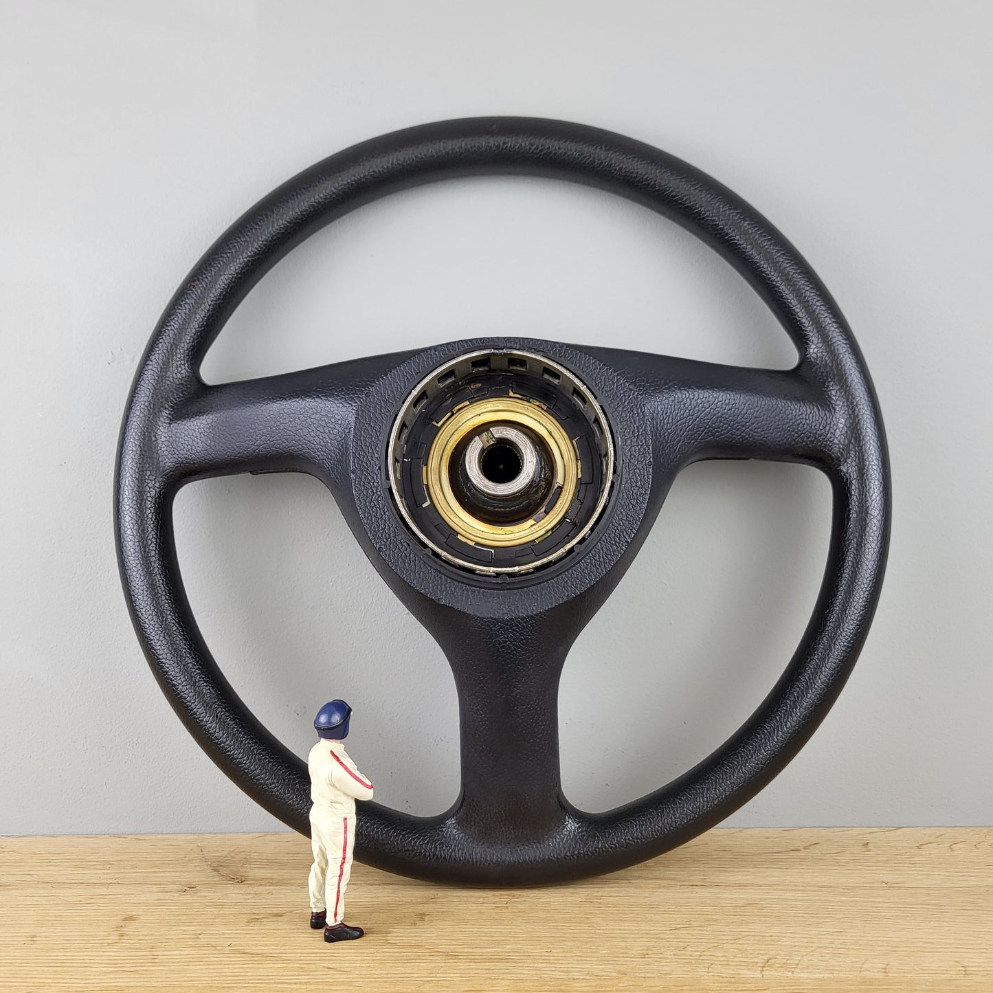Alfa Romeo 155 steering wheel (1992)