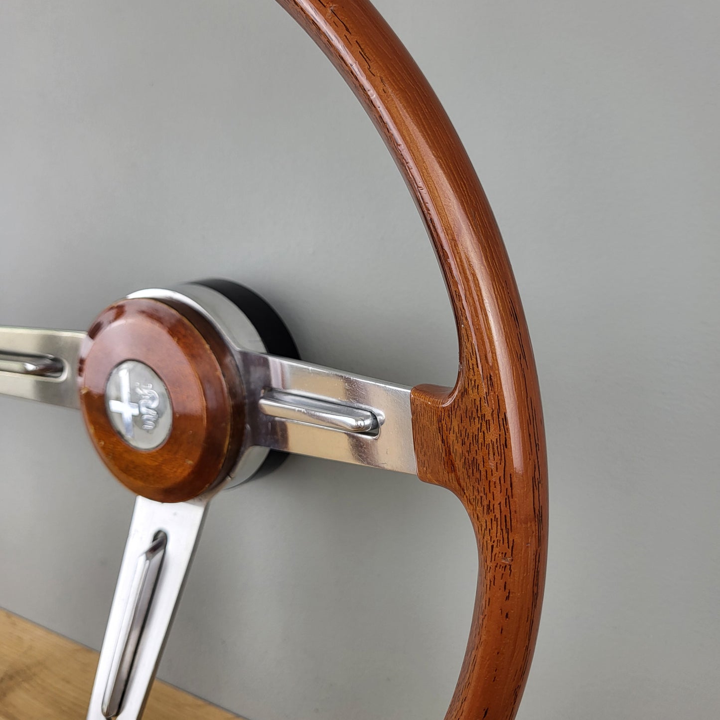 Alfa Romeo 105-series Giulia Super Biscione  / 1750 steering wheel (1971)