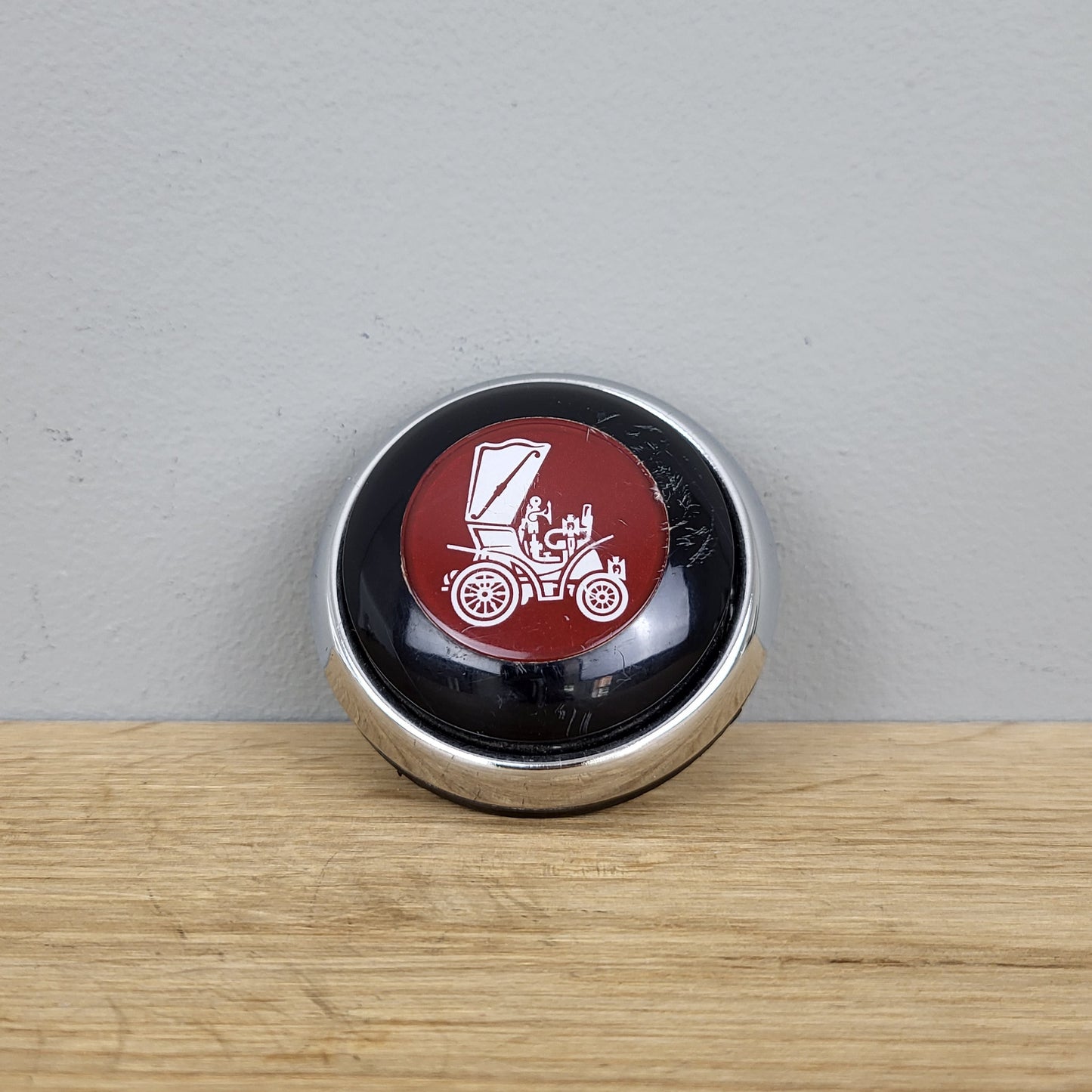 Vintage car horn push button