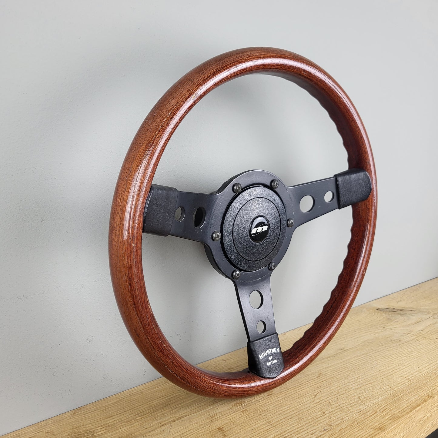 Mountney GT 330 wooden steering wheel (1975)