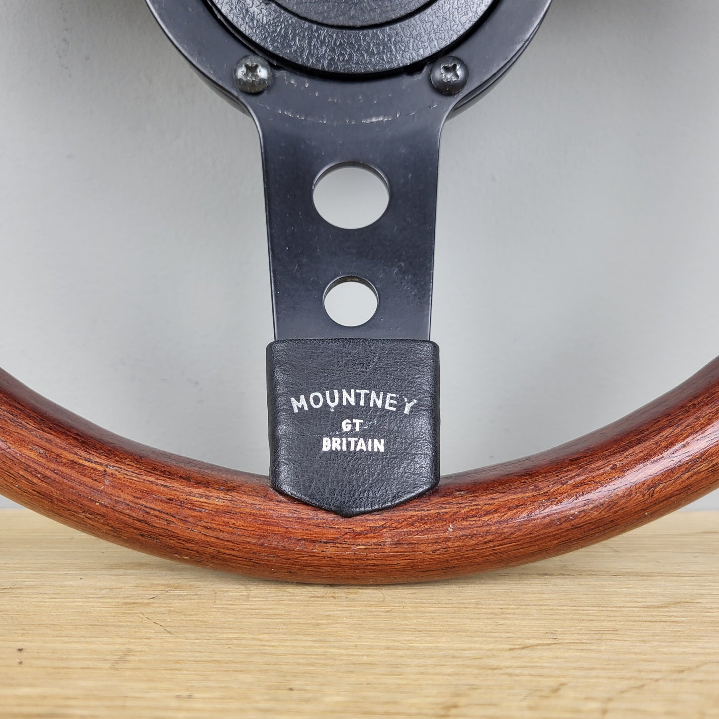 Mountney GT 330 wooden steering wheel (1975)