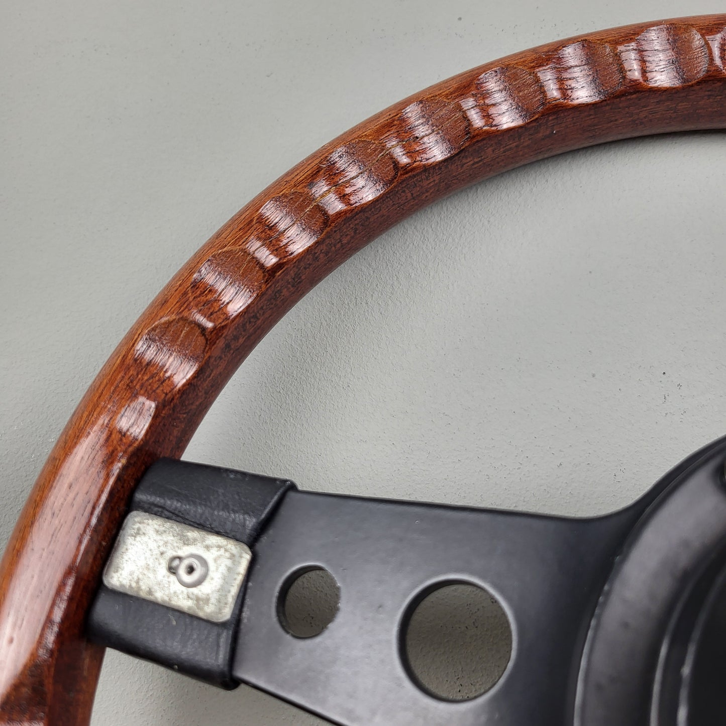Mountney GT 330 wooden steering wheel (1975)