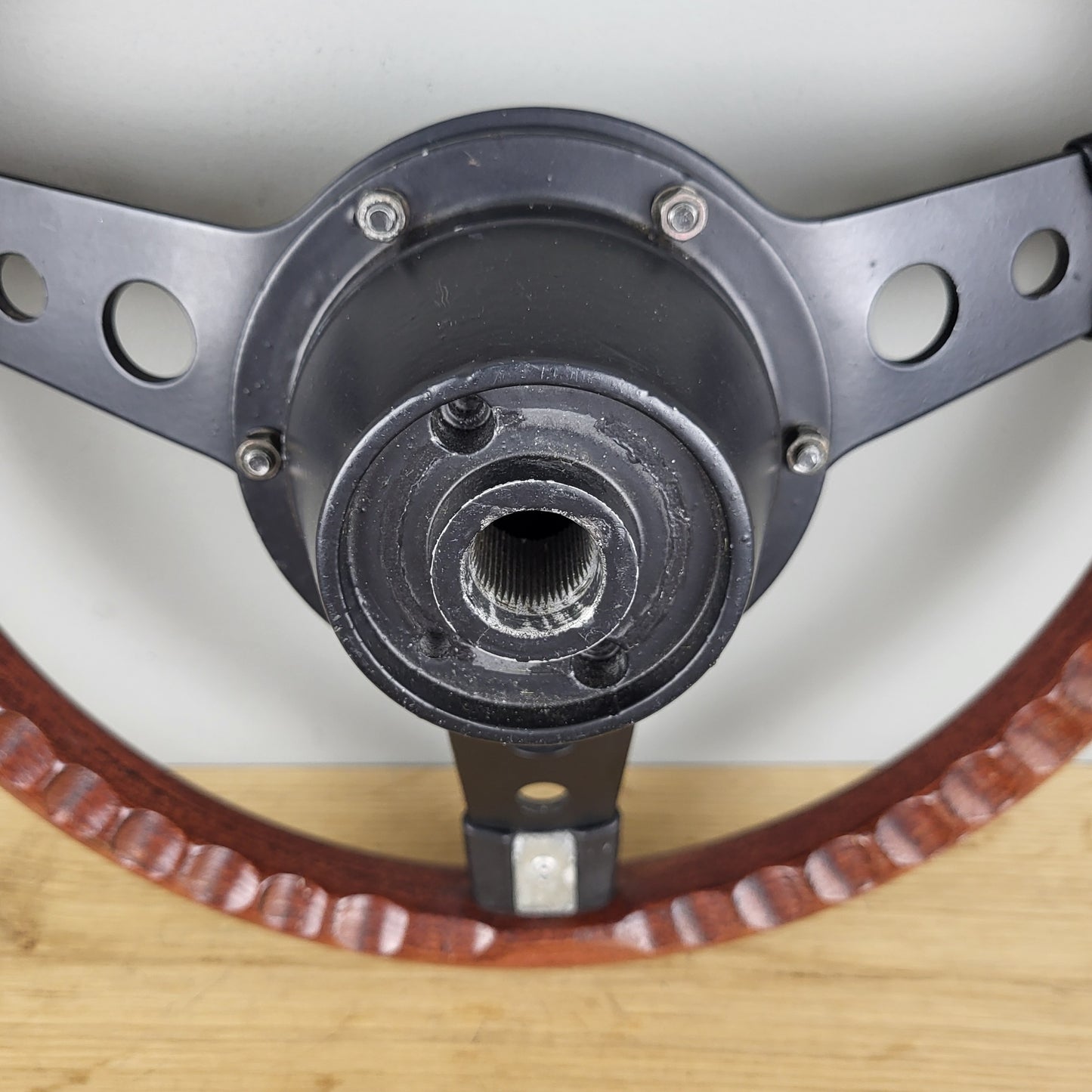 Mountney GT 330 wooden steering wheel (1975)
